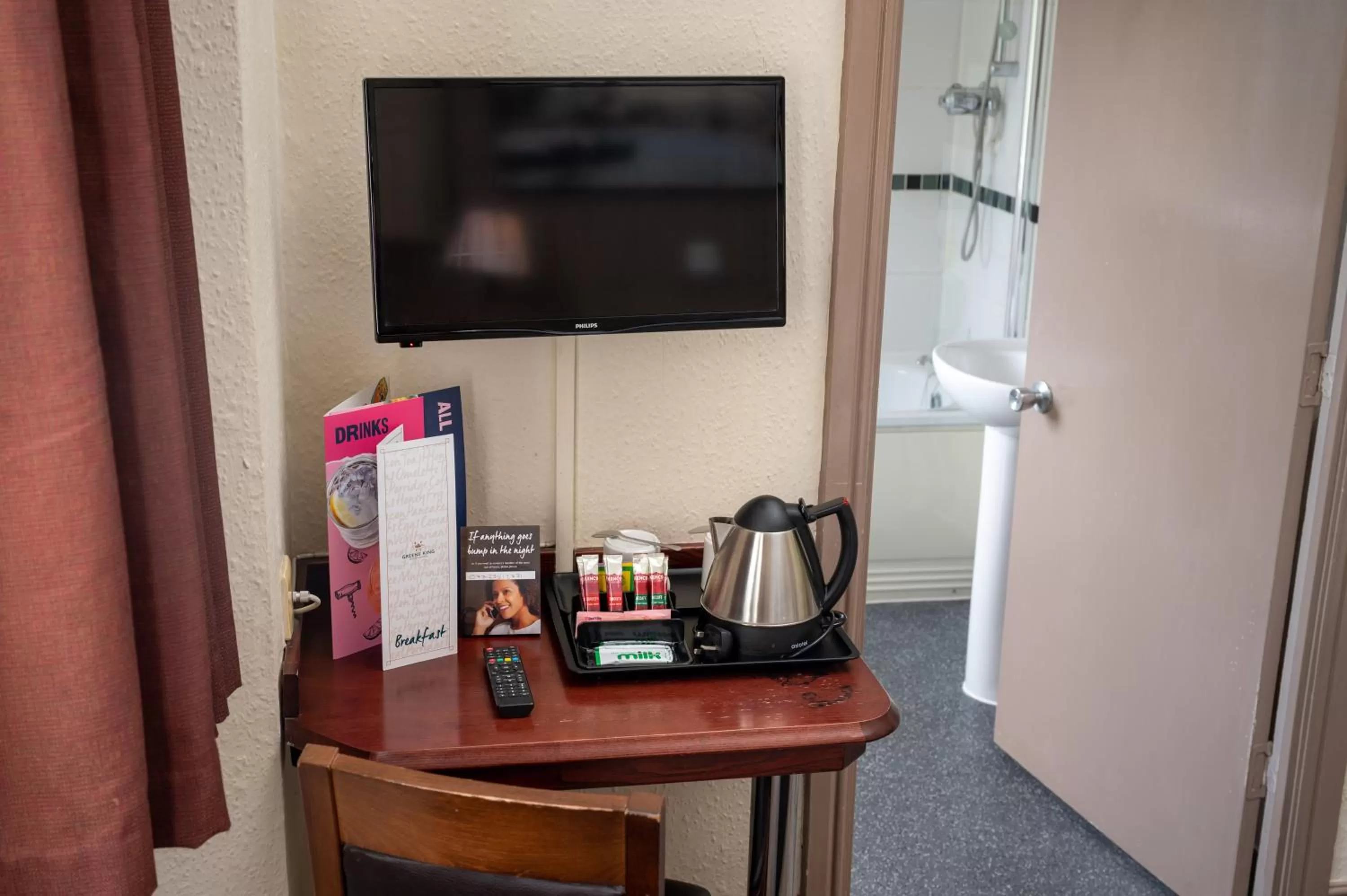 Coffee/tea facilities in Channings Hotel by Greene King Inns