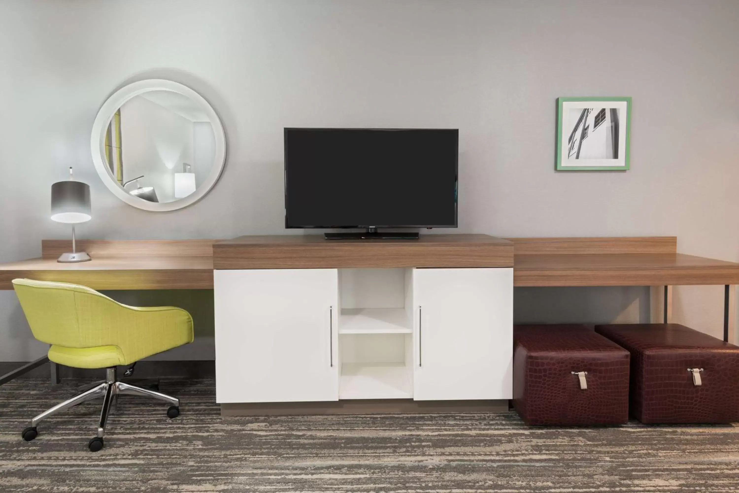 Deluxe King Room - Non-Smoking in Hampton Inn Ellenton/Bradenton Deluxe King Room - Non-Smoking in Hampton Inn Ellenton/Bradenton