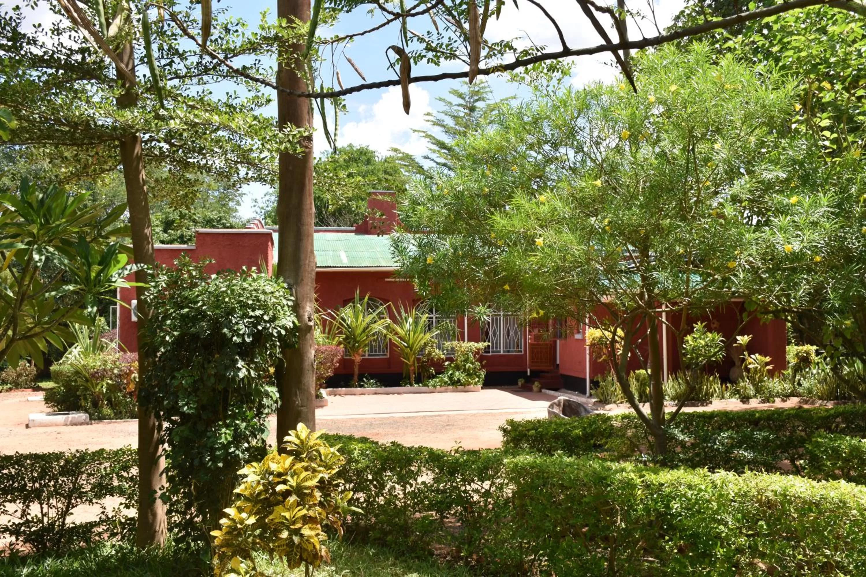 Facade/entrance in Tabonina Bis