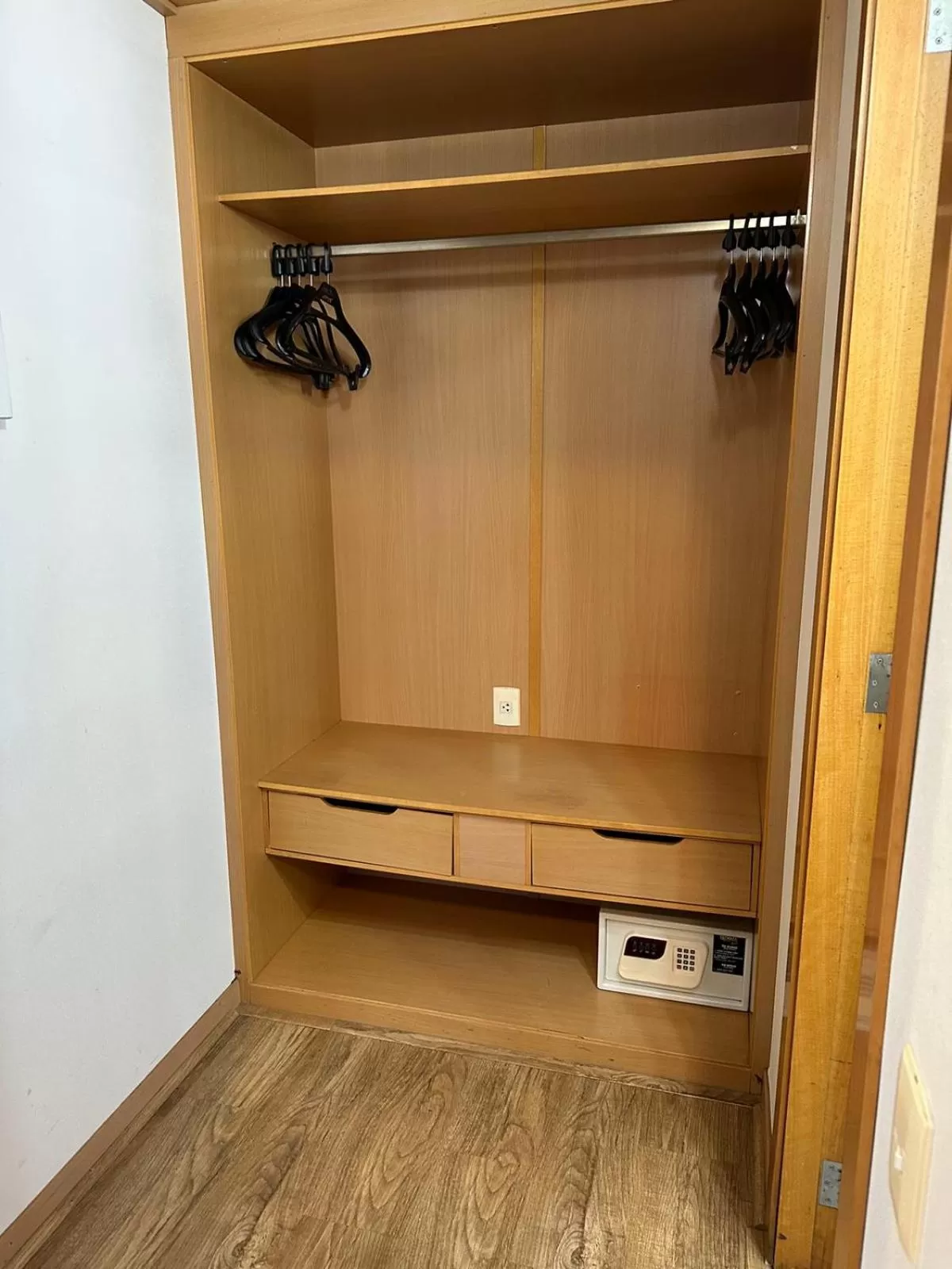 wardrobe in Studio Paulista Bela Cintra