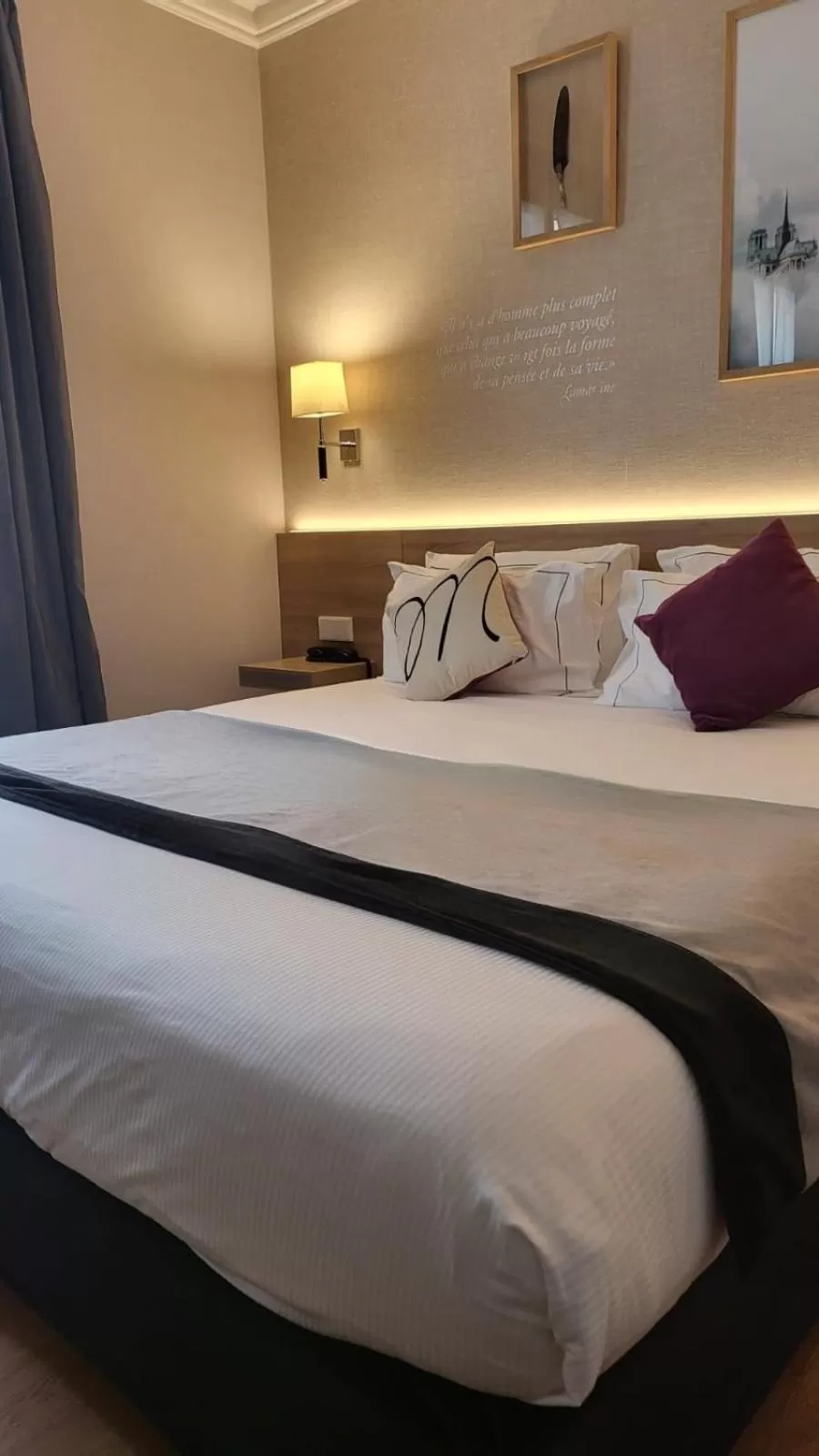 Bed in Magda Champs Elysées