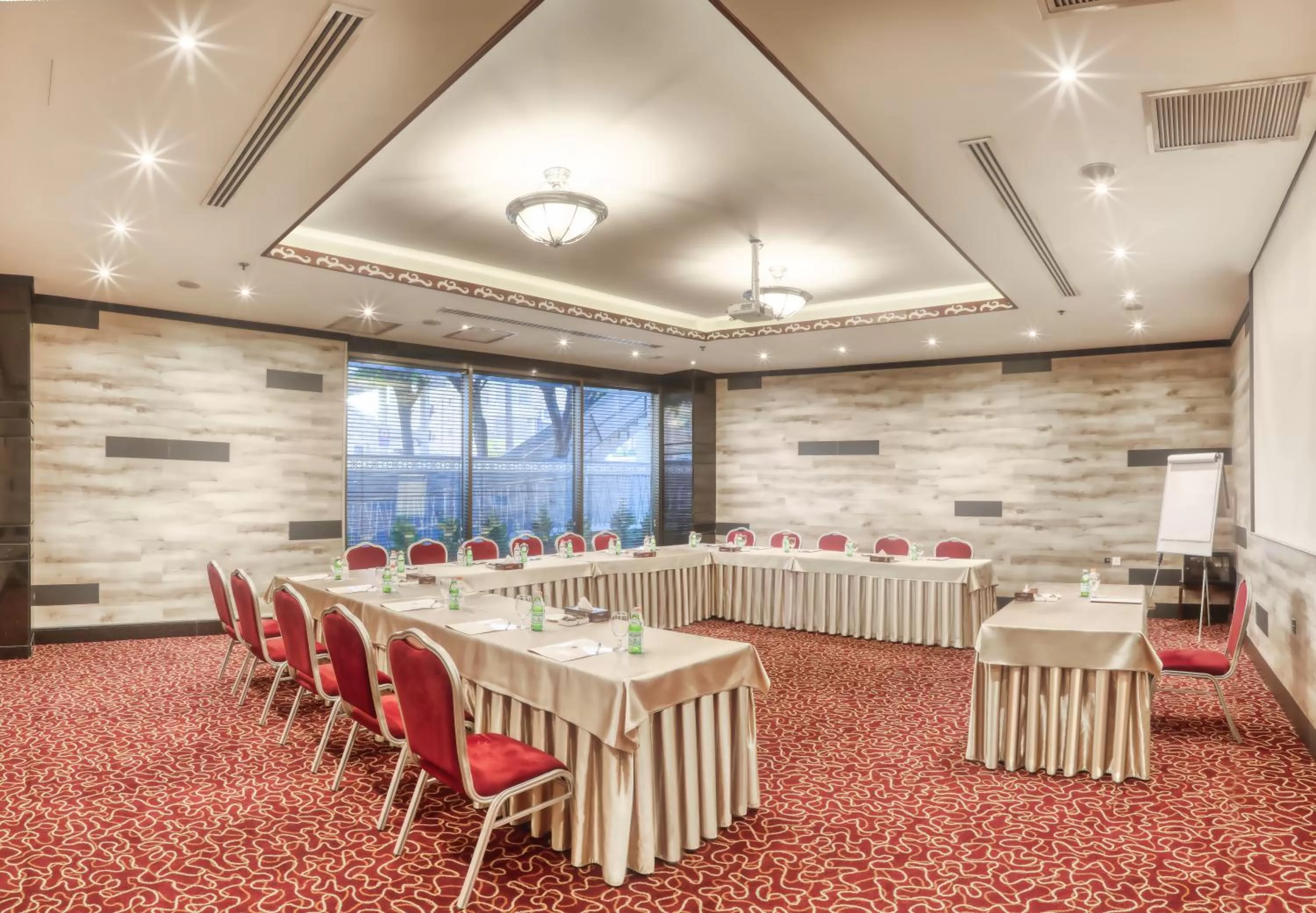 Meeting/conference room in Geneva Hotel