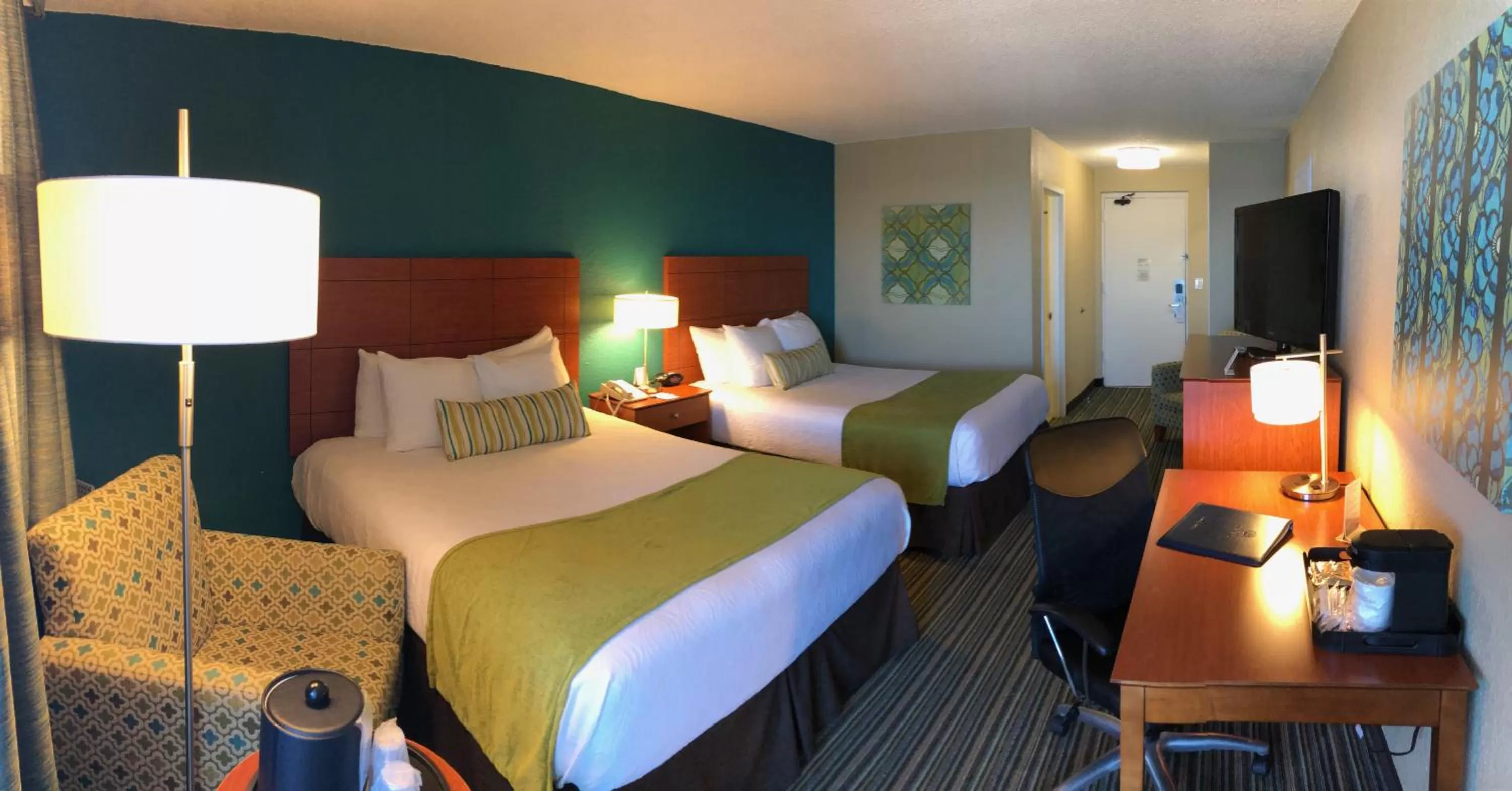 Photo of the whole room, Bed in Best Western On The Bay Inn & Marina
