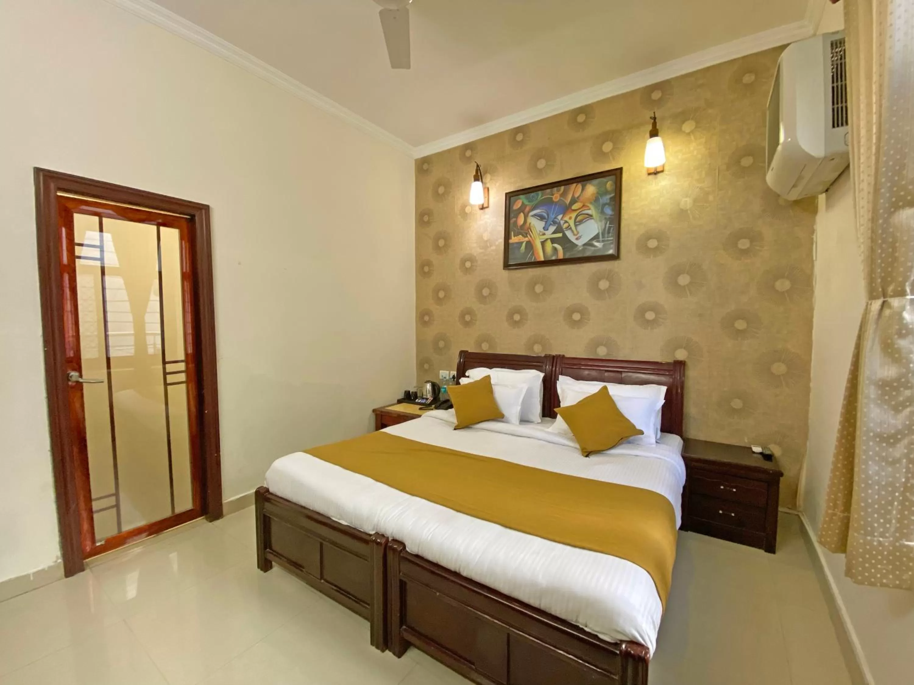 Photo of the whole room in Hotel Nirvana Palace Rishikesh