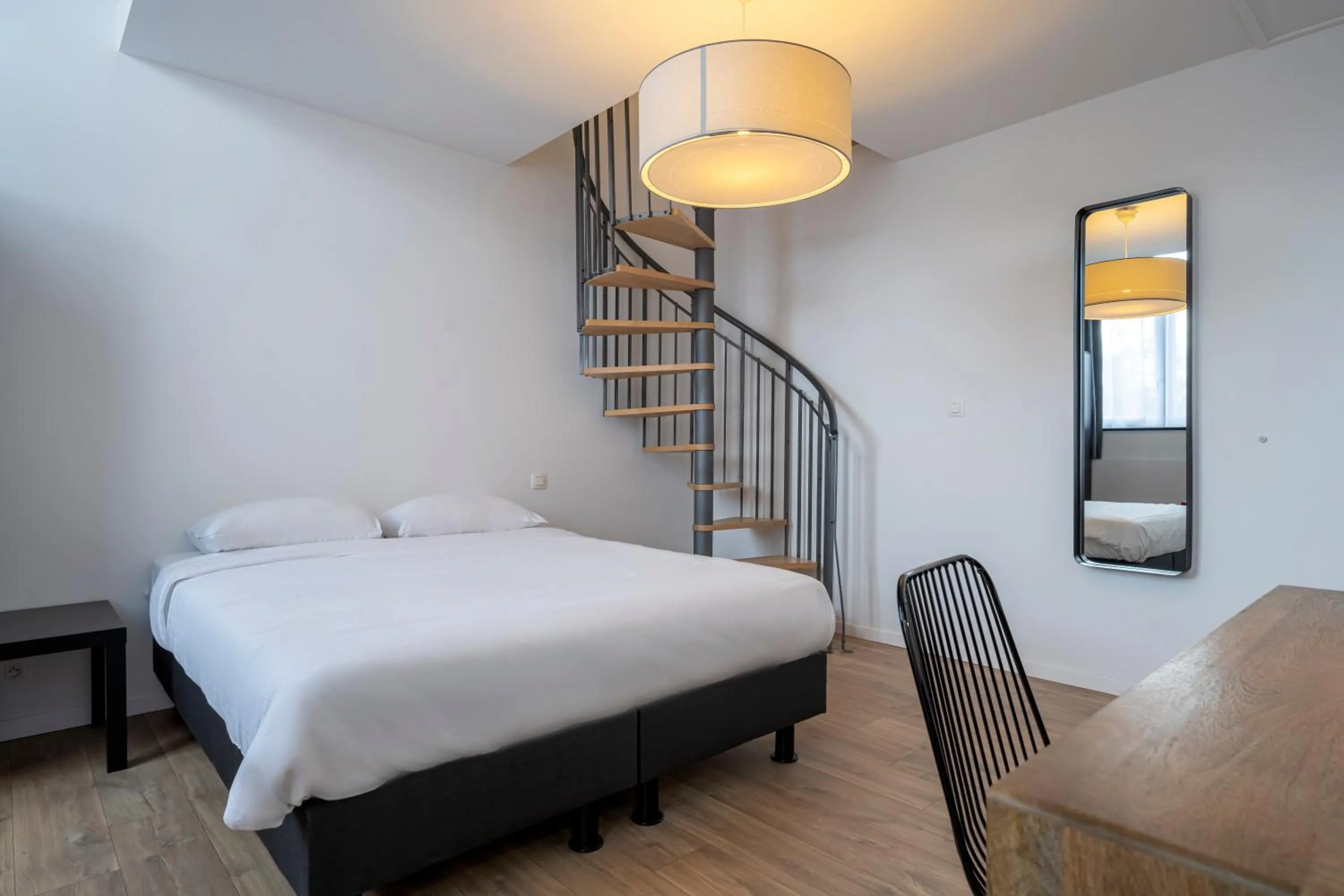 Bedroom, Bed in Beverly Hills Hotel