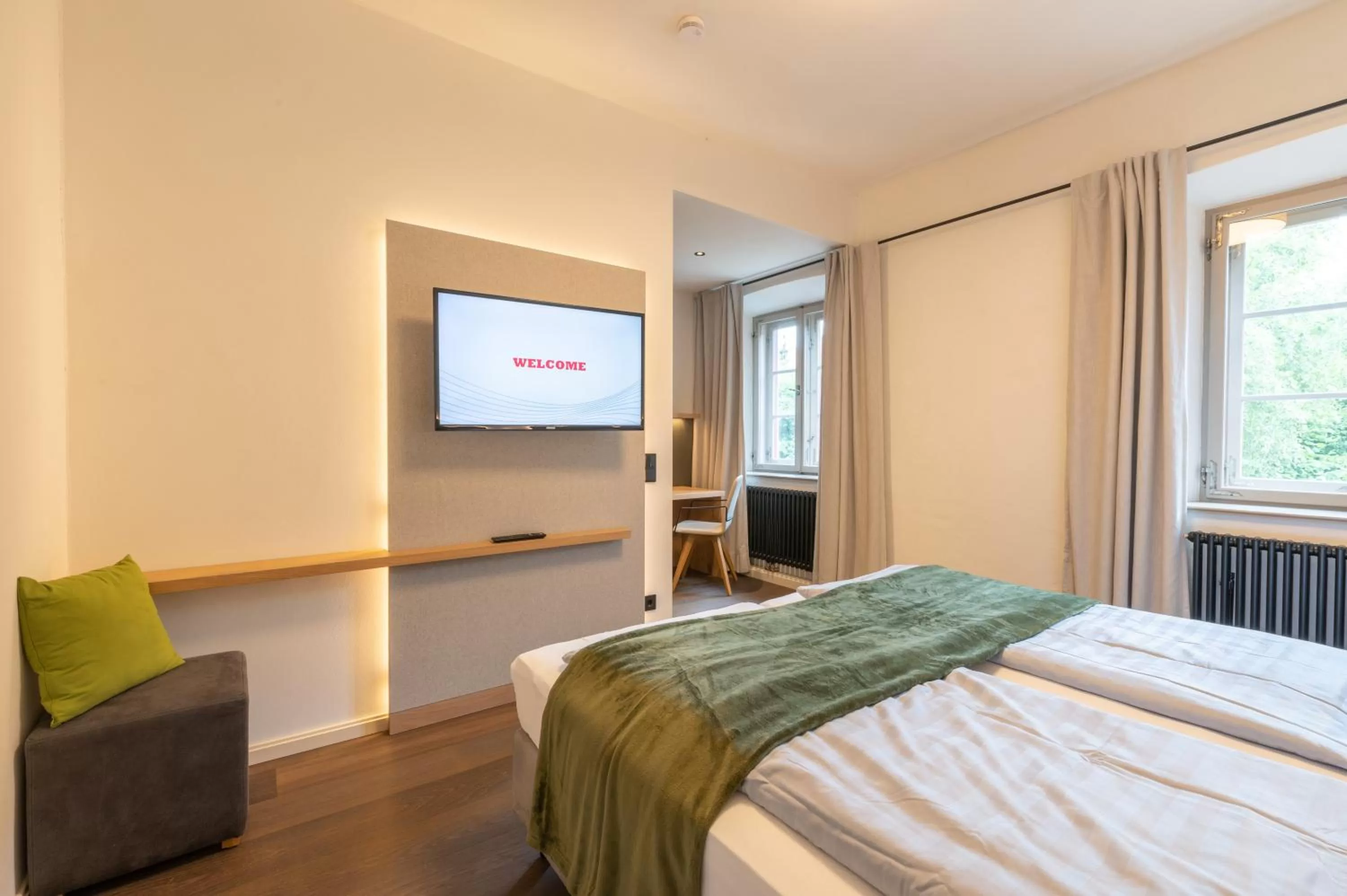 Photo of the whole room, Bed in LANDHOTEL ALTE ZOLLSTATION- Historical Building