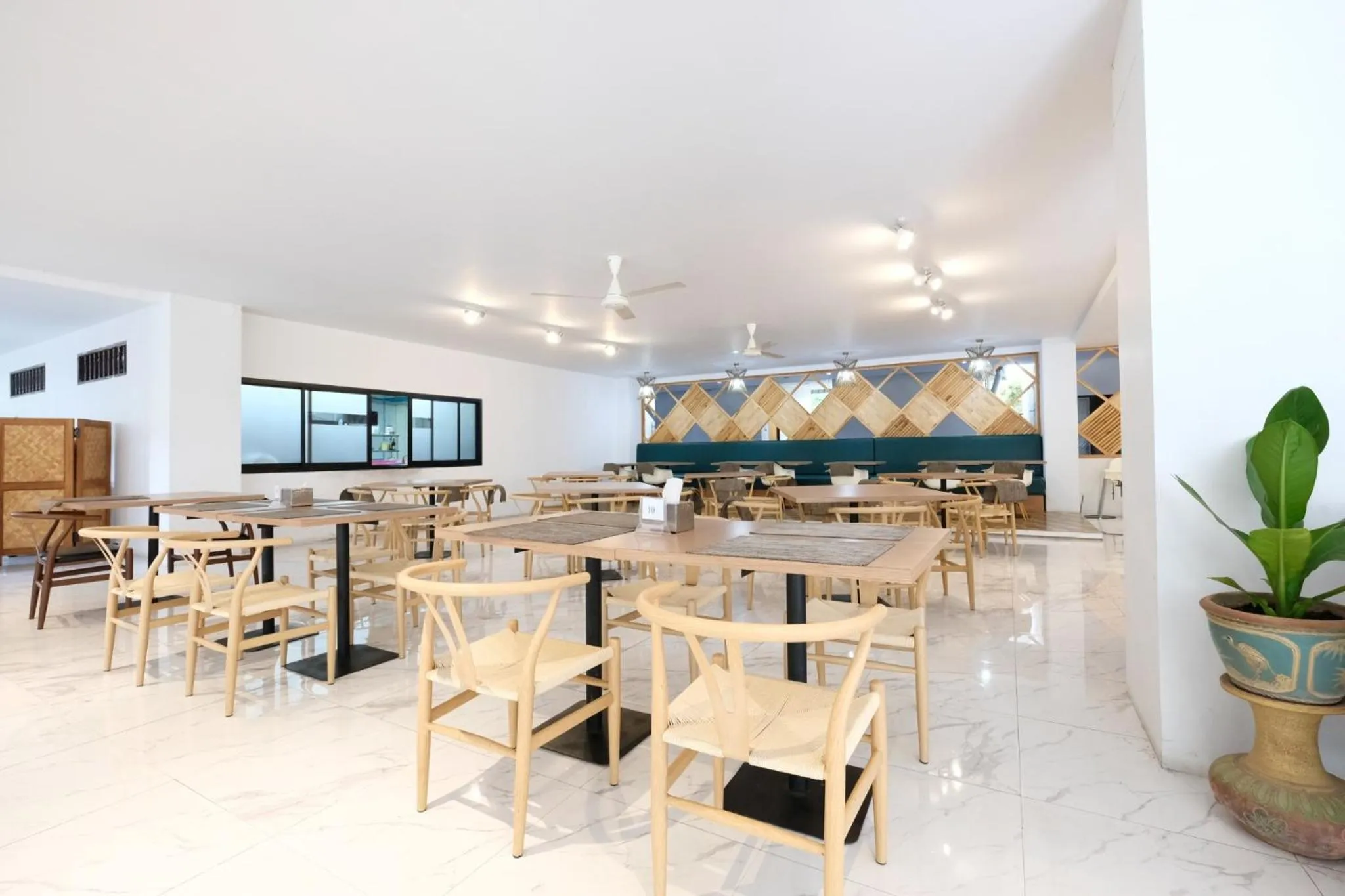 Restaurant/places to eat in Wongamat Privacy Residence, Pattaya