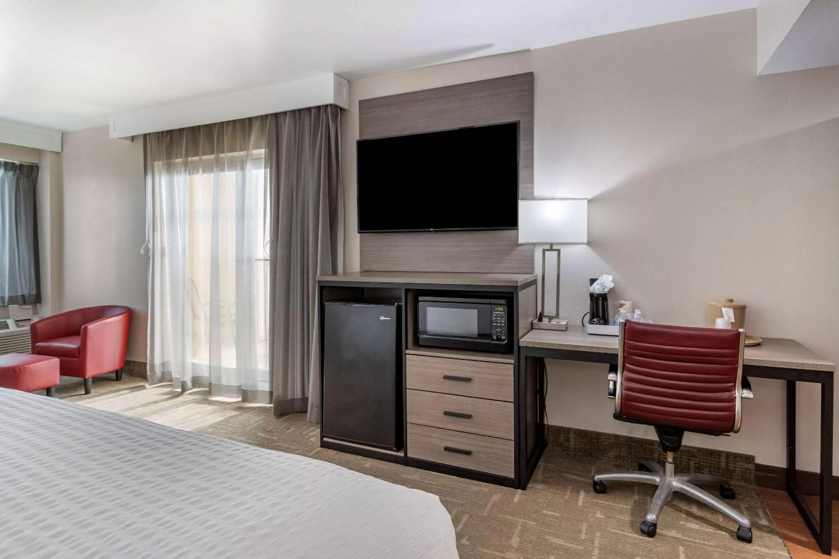 Bedroom, TV/Entertainment Center in Clarion Pointe Galveston Seawall