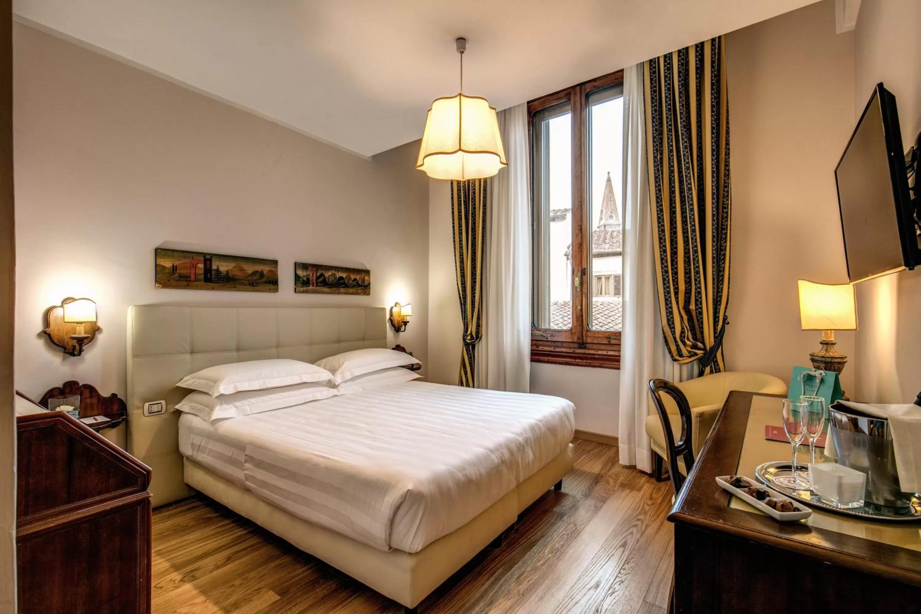 Bedroom, Bed in Hotel Croce Di Malta