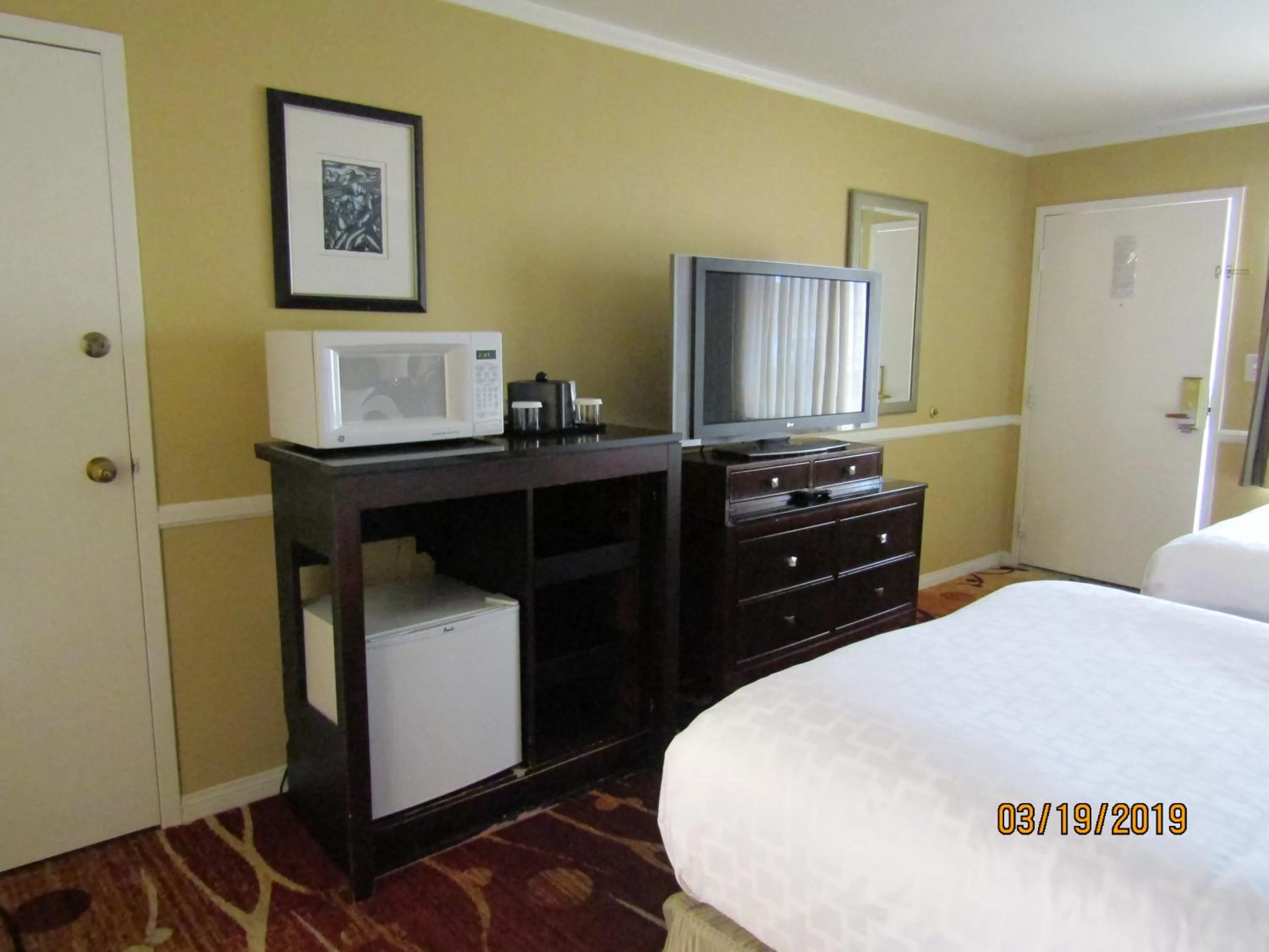 Standard Double Room with Two Double Beds in Clarion Inn Ridgecrest