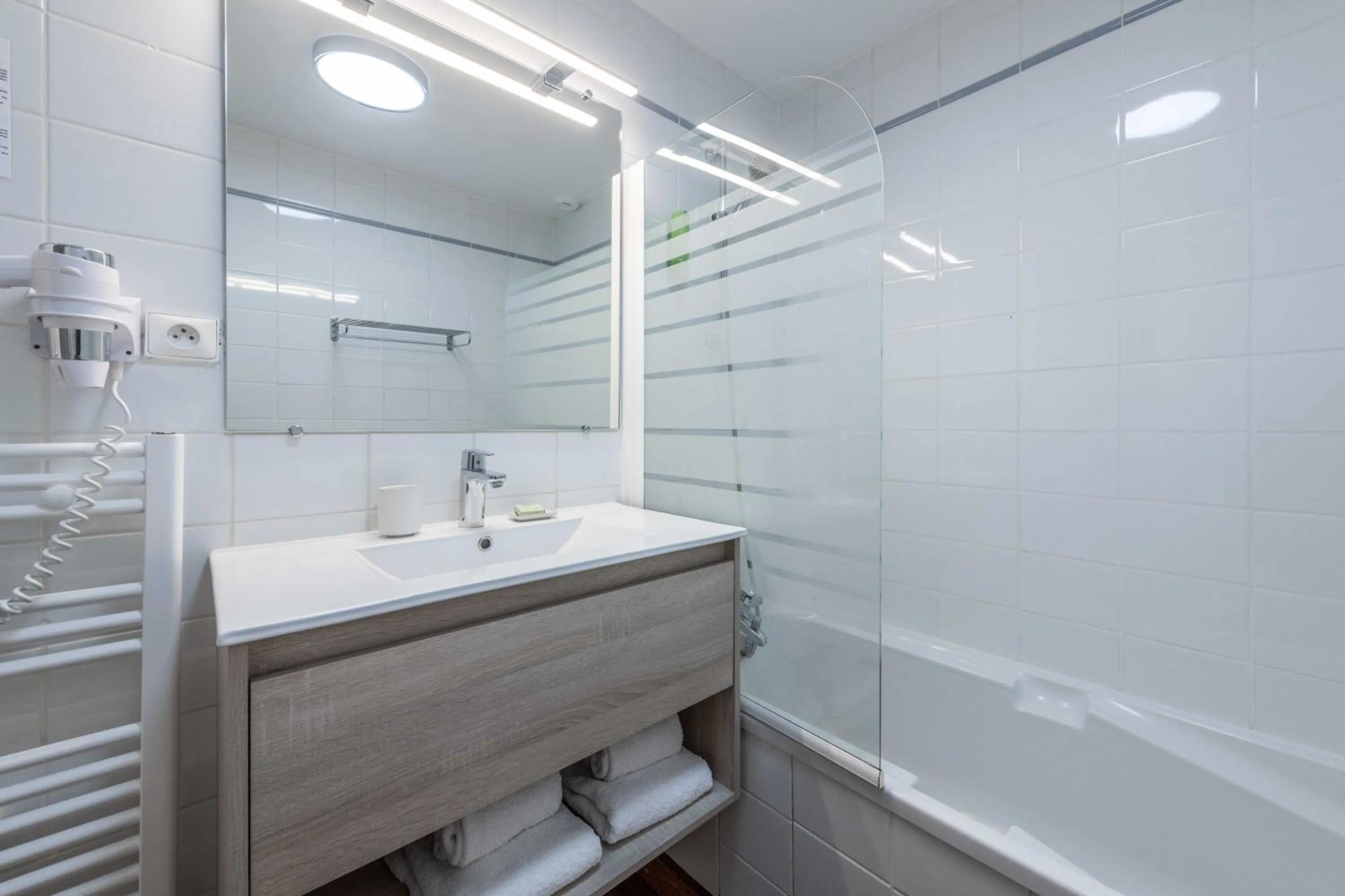 Bathroom in Hotel Le Clos Fleuri