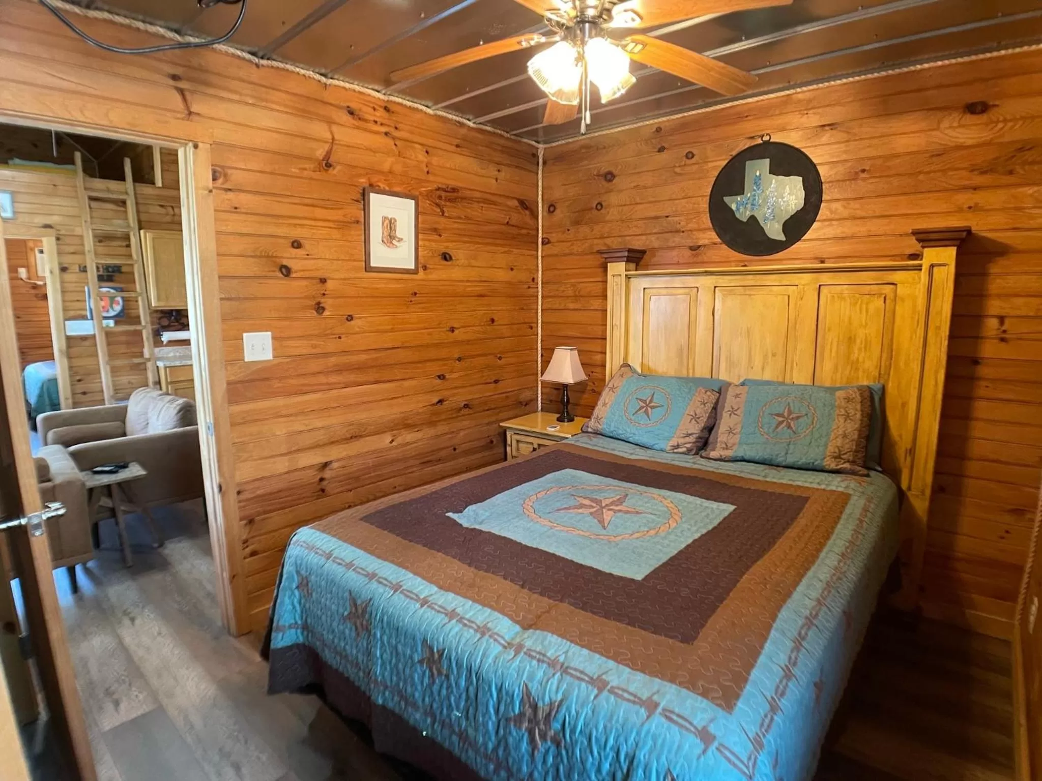 Bedroom, Bed in Walnut Canyon Cabins