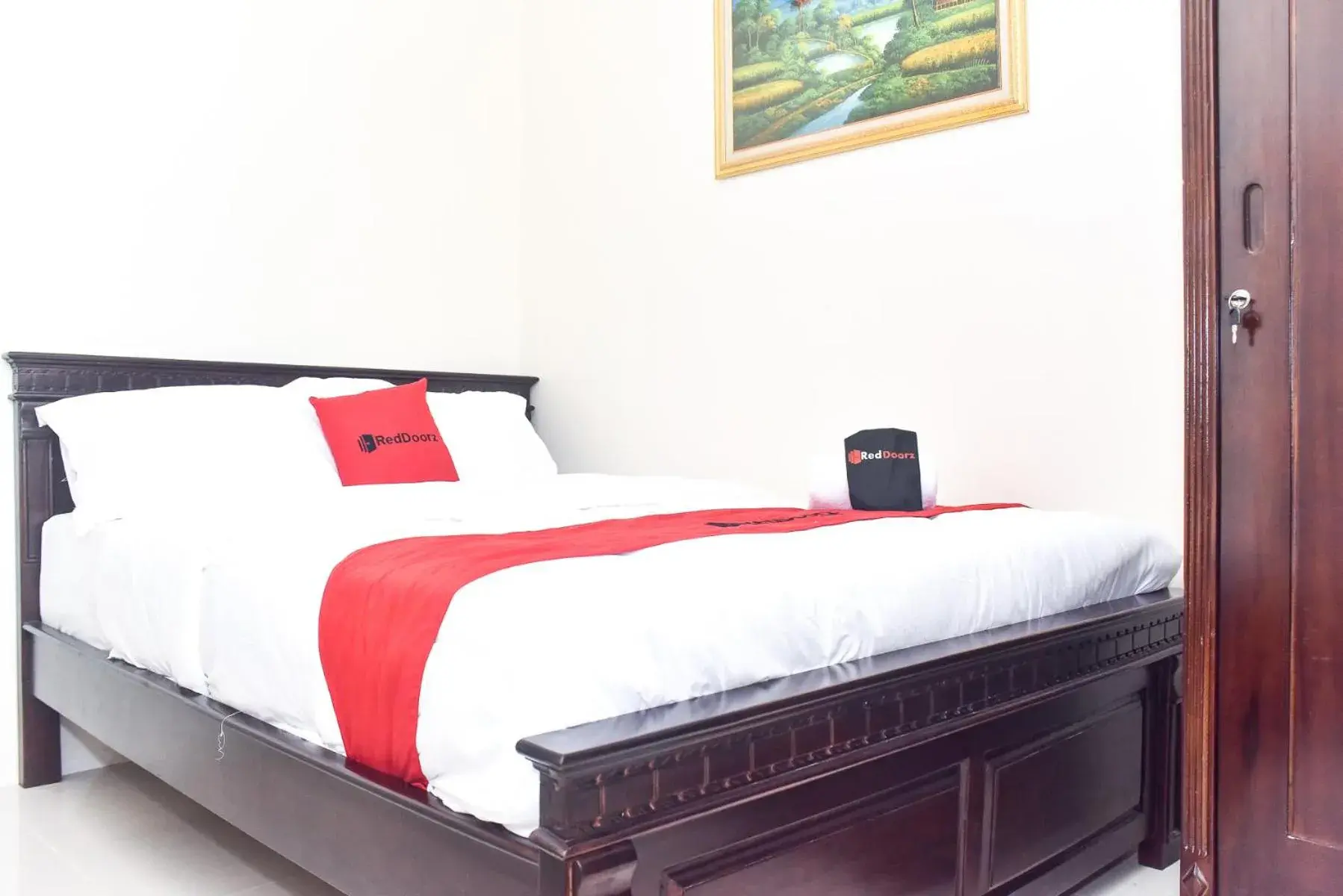 Double Room in RedDoorz Syariah near Gelora Delta Sidoarjo 2 Double Room in RedDoorz Syariah near Gelora Delta Sidoarjo 2