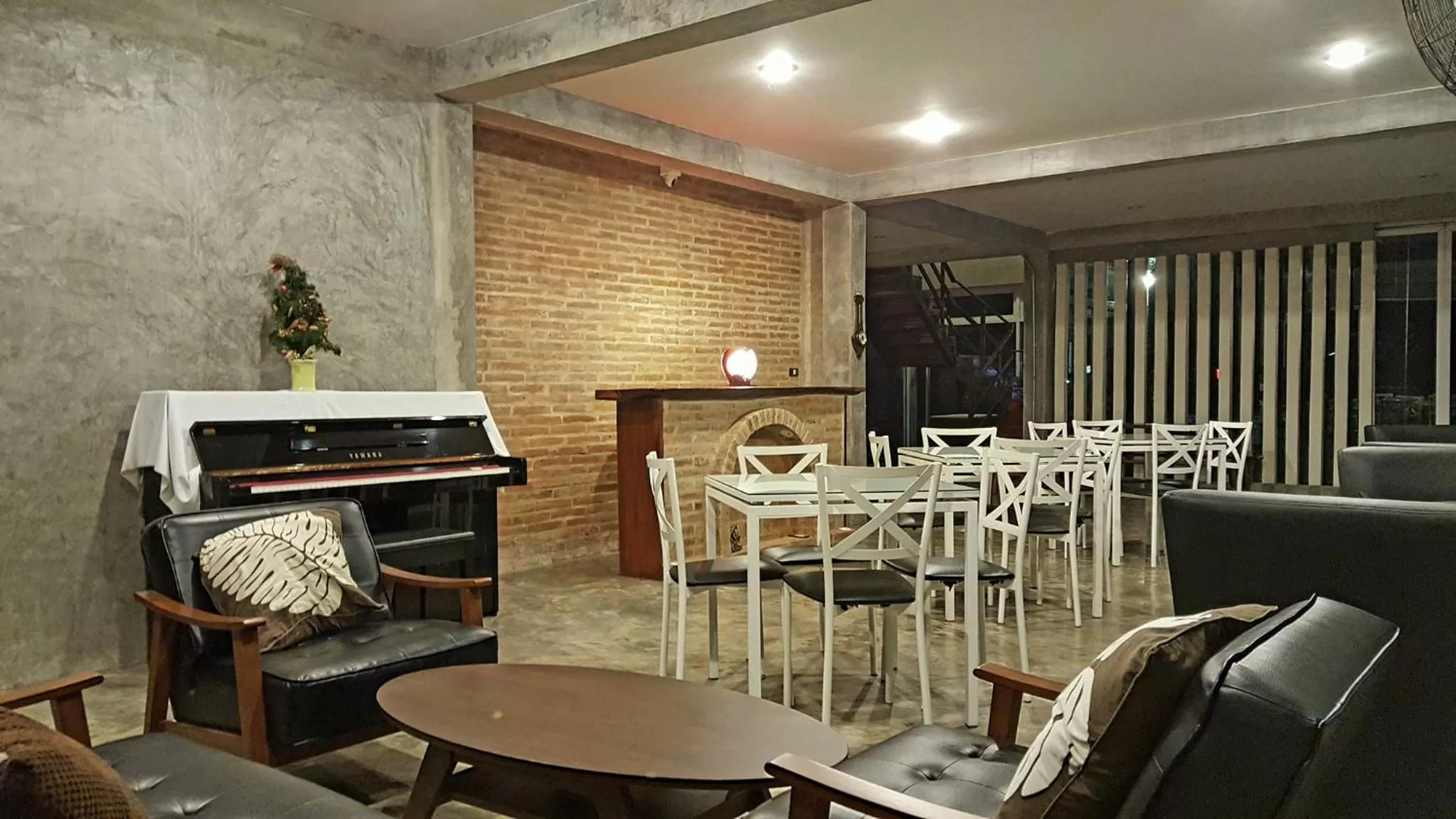 Restaurant/Places to Eat in Baan Sanpoom