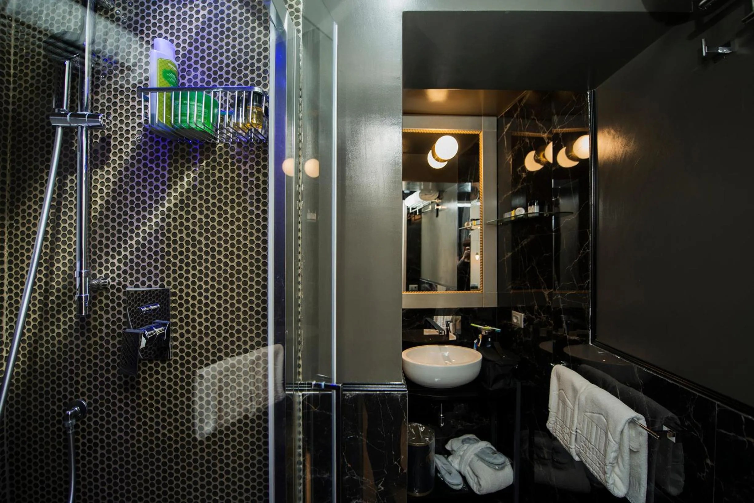 Shower in Torre Argentina Relais - Residenze di Charme