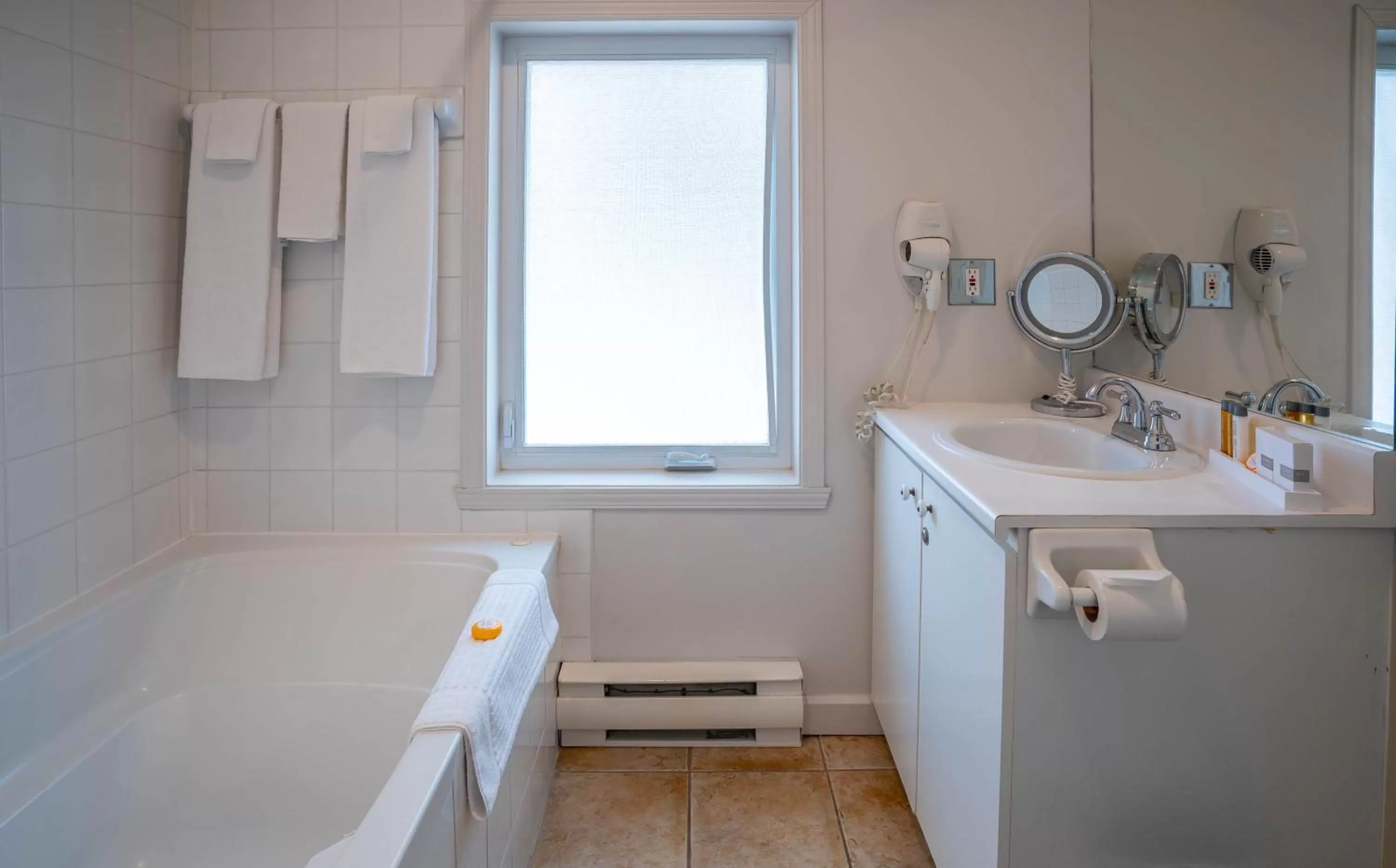 Bathroom in Hôtel Chéribourg