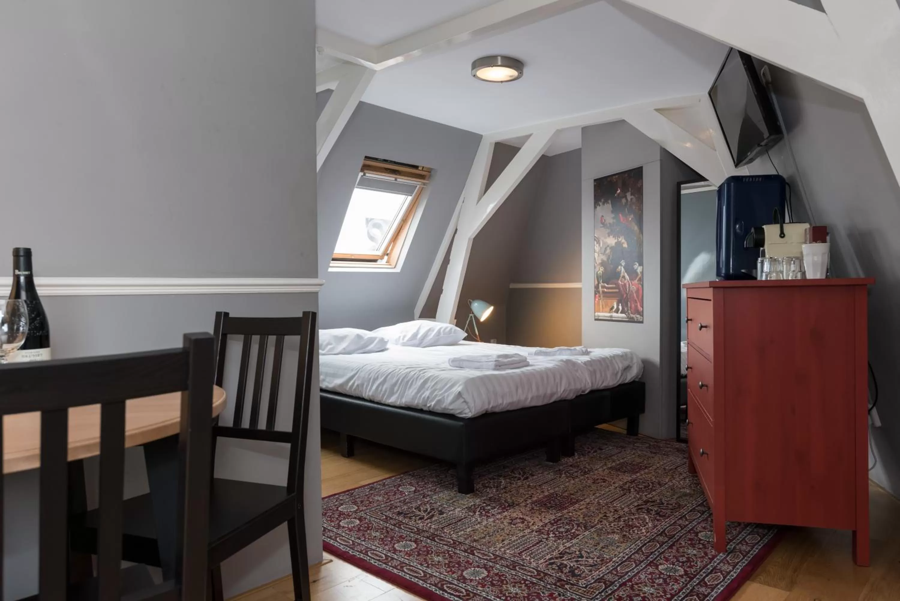 Bed in Westerpark Suites