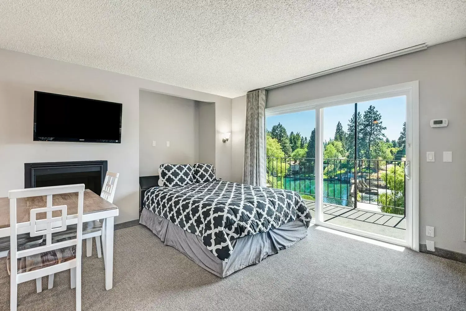 Standard Suite - Pet Friendly in Bend Riverside Condos Near Downtown Bend Standard Suite - Pet Friendly in Bend Riverside Condos Near Downtown Bend