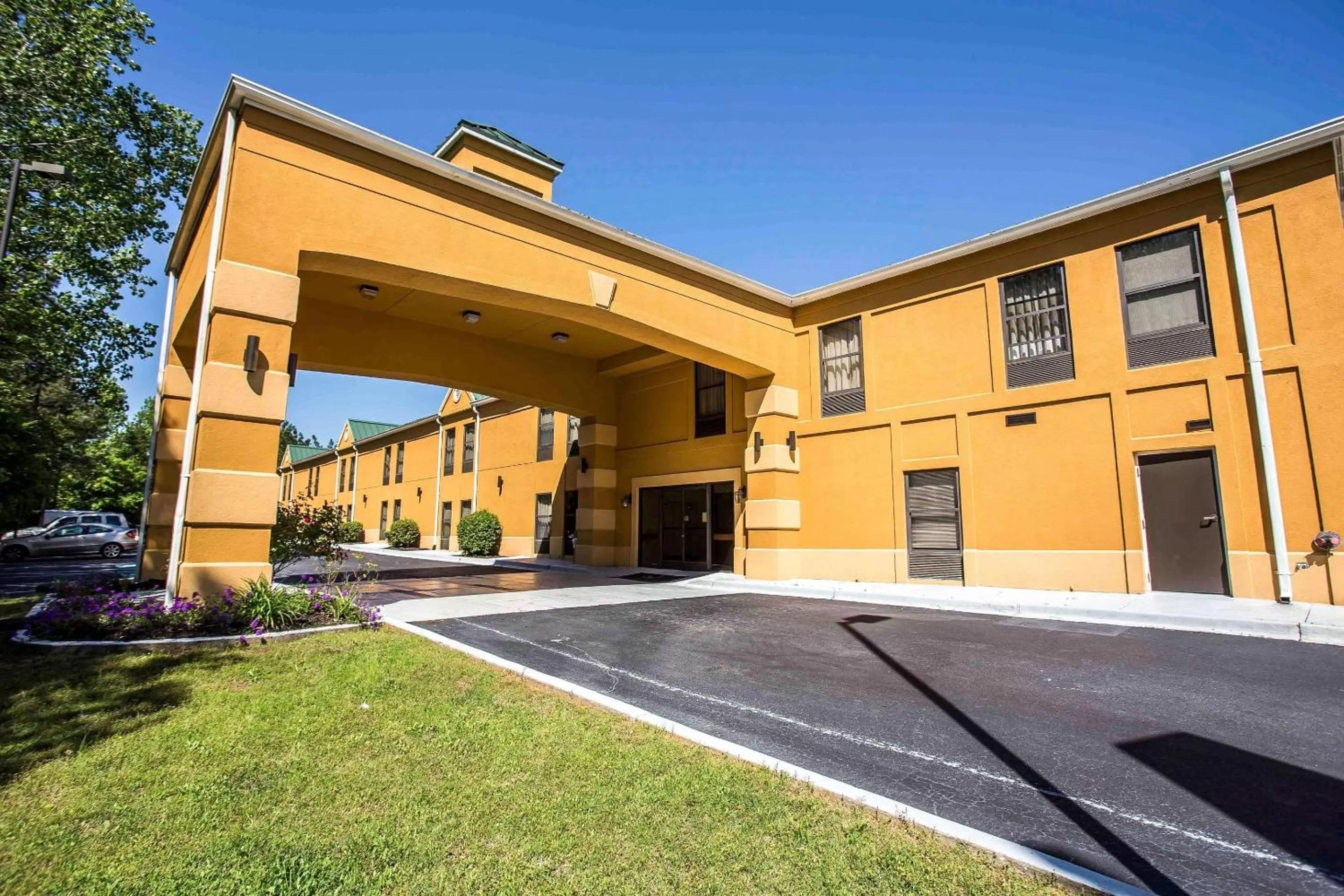 Property building in Quality Inn Union US Hwy 176