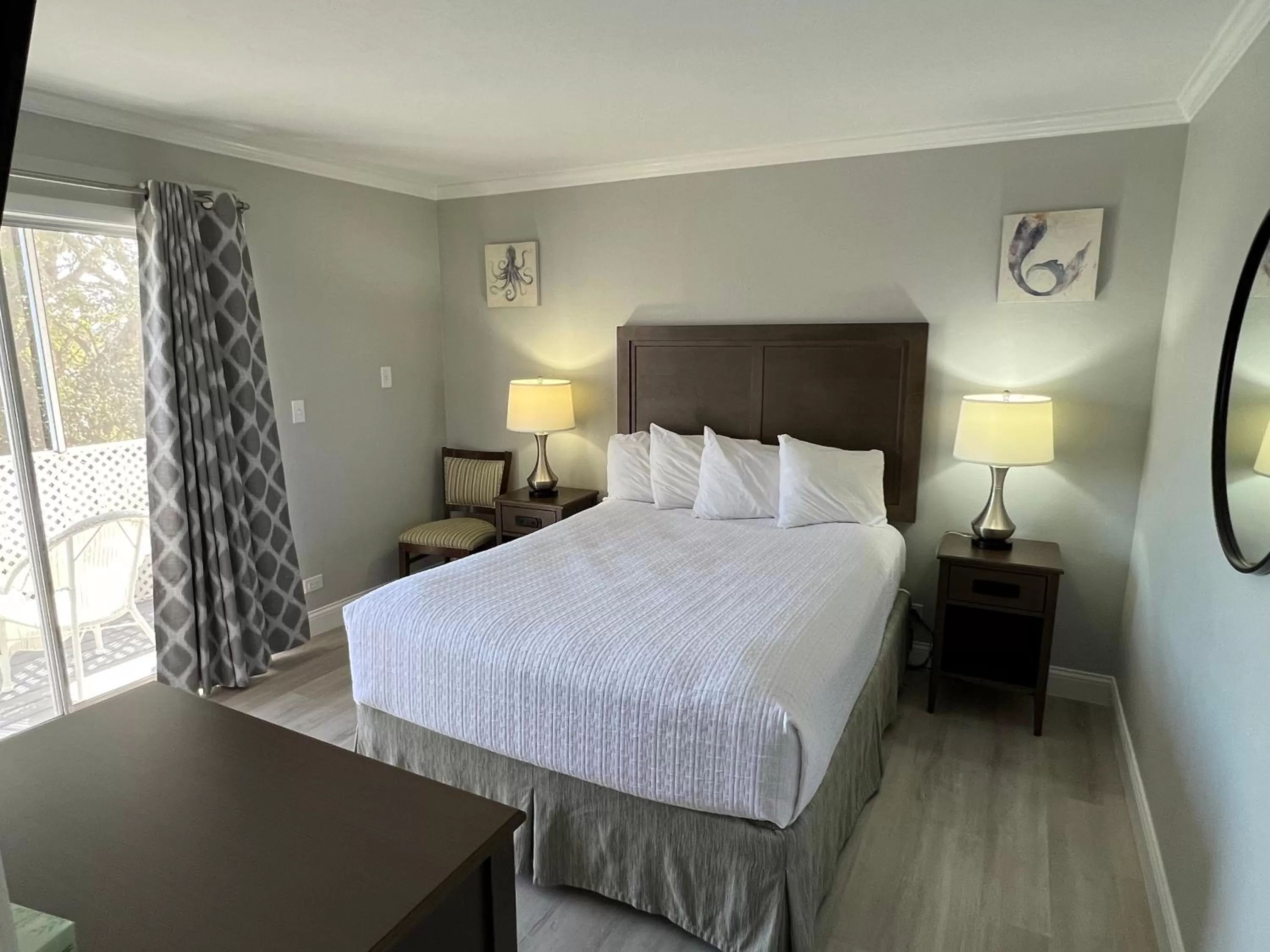 Bed in Marco Island Lakeside Inn