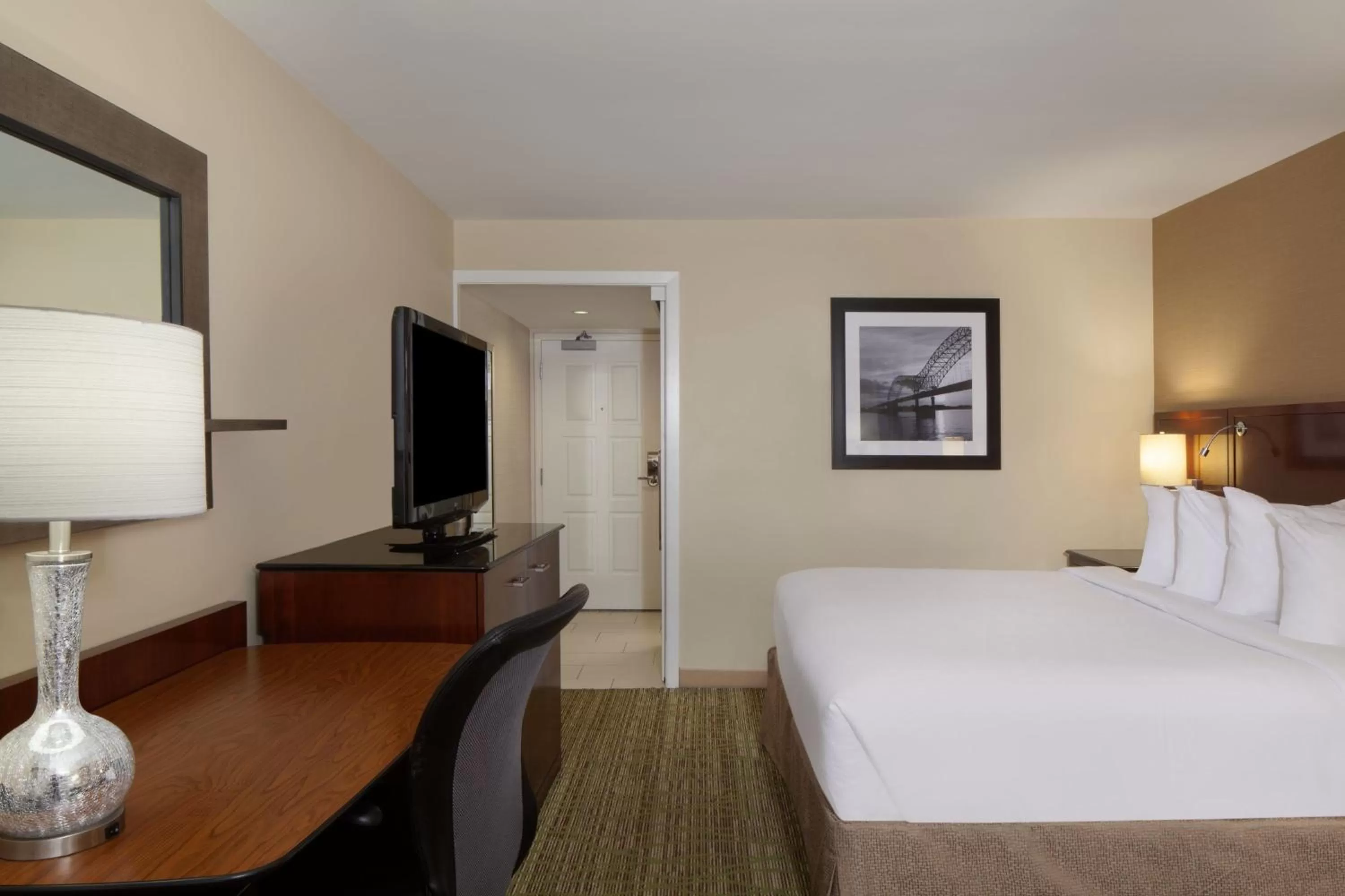Photo of the whole room, Bed in Marriott Memphis East
