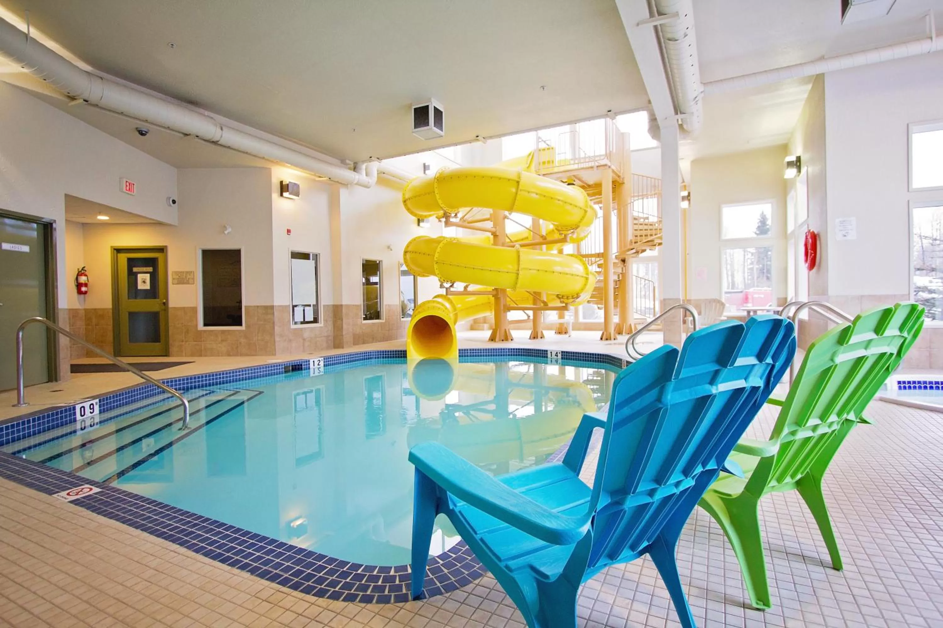 Swimming pool in Service Plus Inns & Suites Drayton Valley