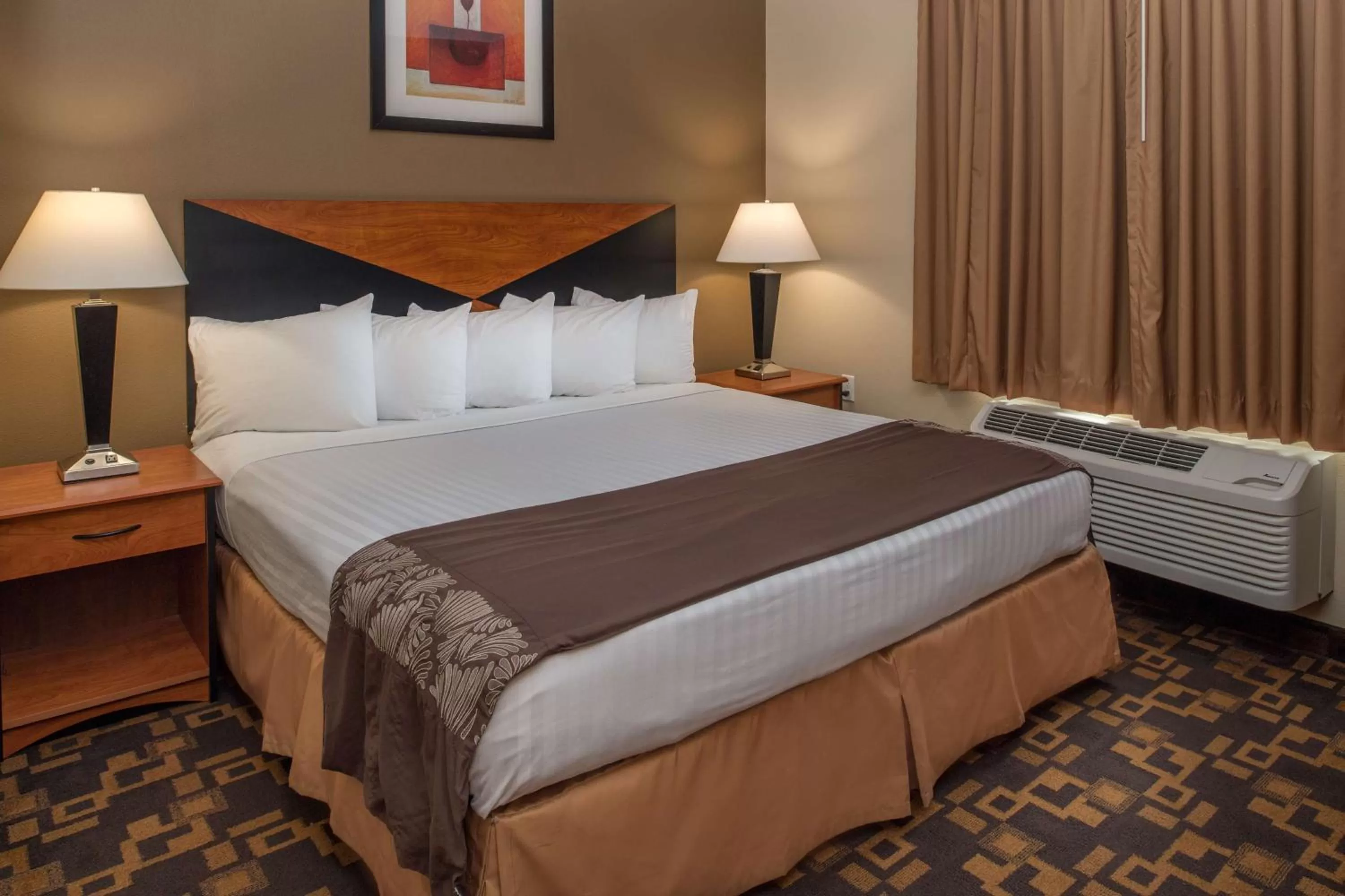 Queen Suite with Kitchenette in SureStay Plus Hotel by Best Western Kennewick Tri-Cities