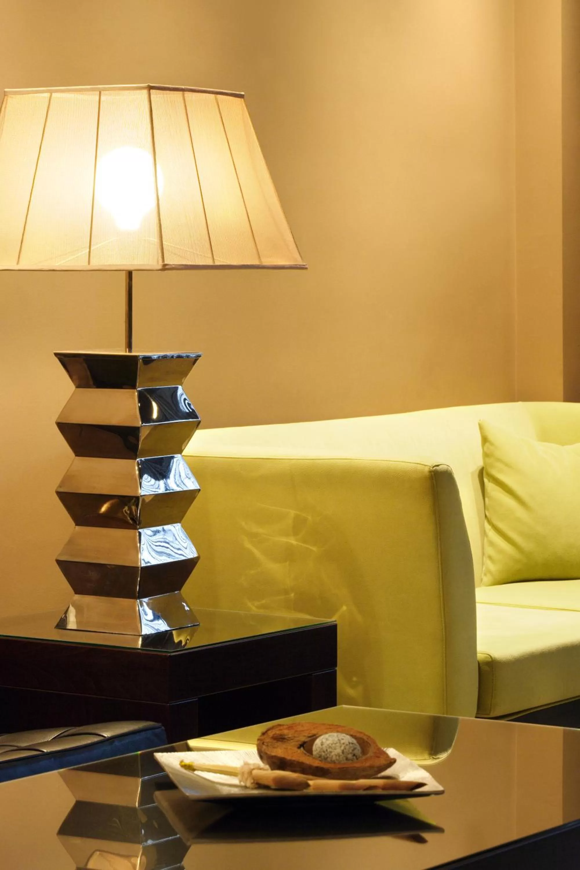 Communal lounge/ TV room in Flisvos Hotel Nafpaktos