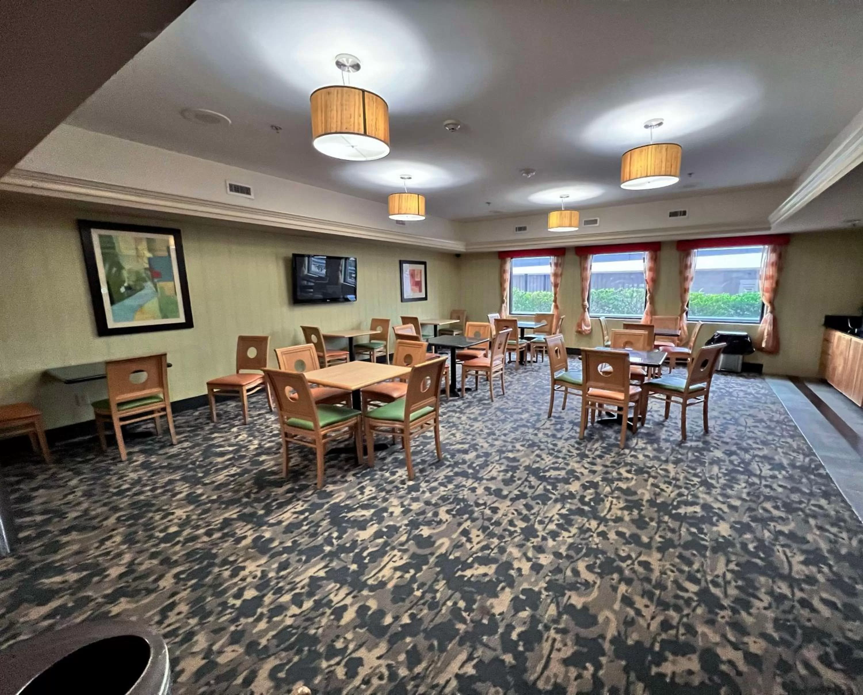 Restaurant/places to eat in Best Western Plus Glen Allen Inn