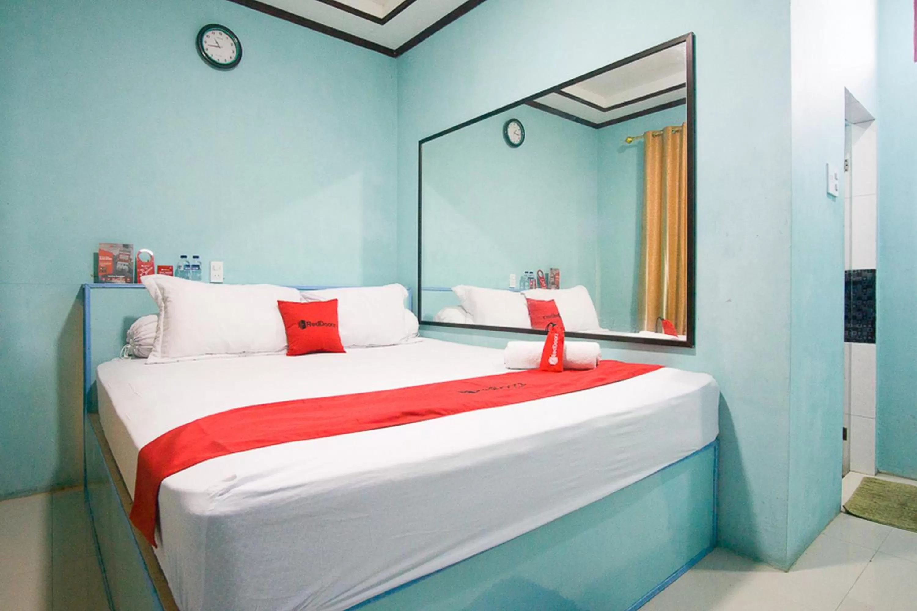 Bedroom, Bed in RedDoorz near Mikie Holiday Funland Berastagi