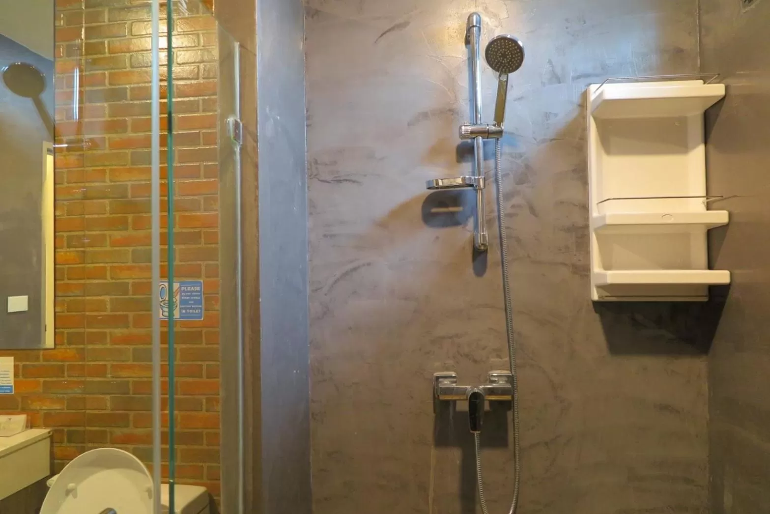 Bathroom in V20 Boutique Jacuzzi Hotel