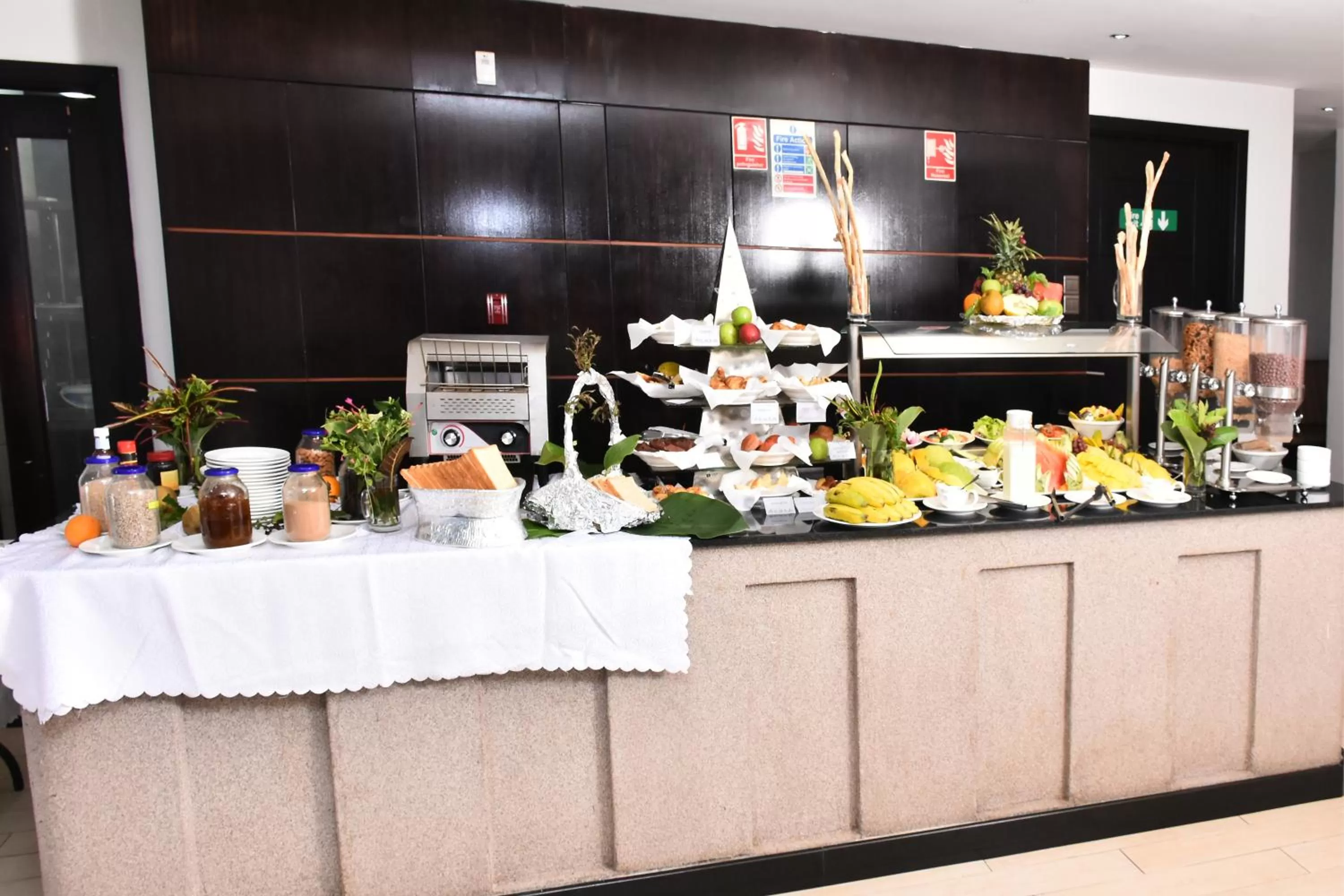 Continental breakfast in La Maison Royale