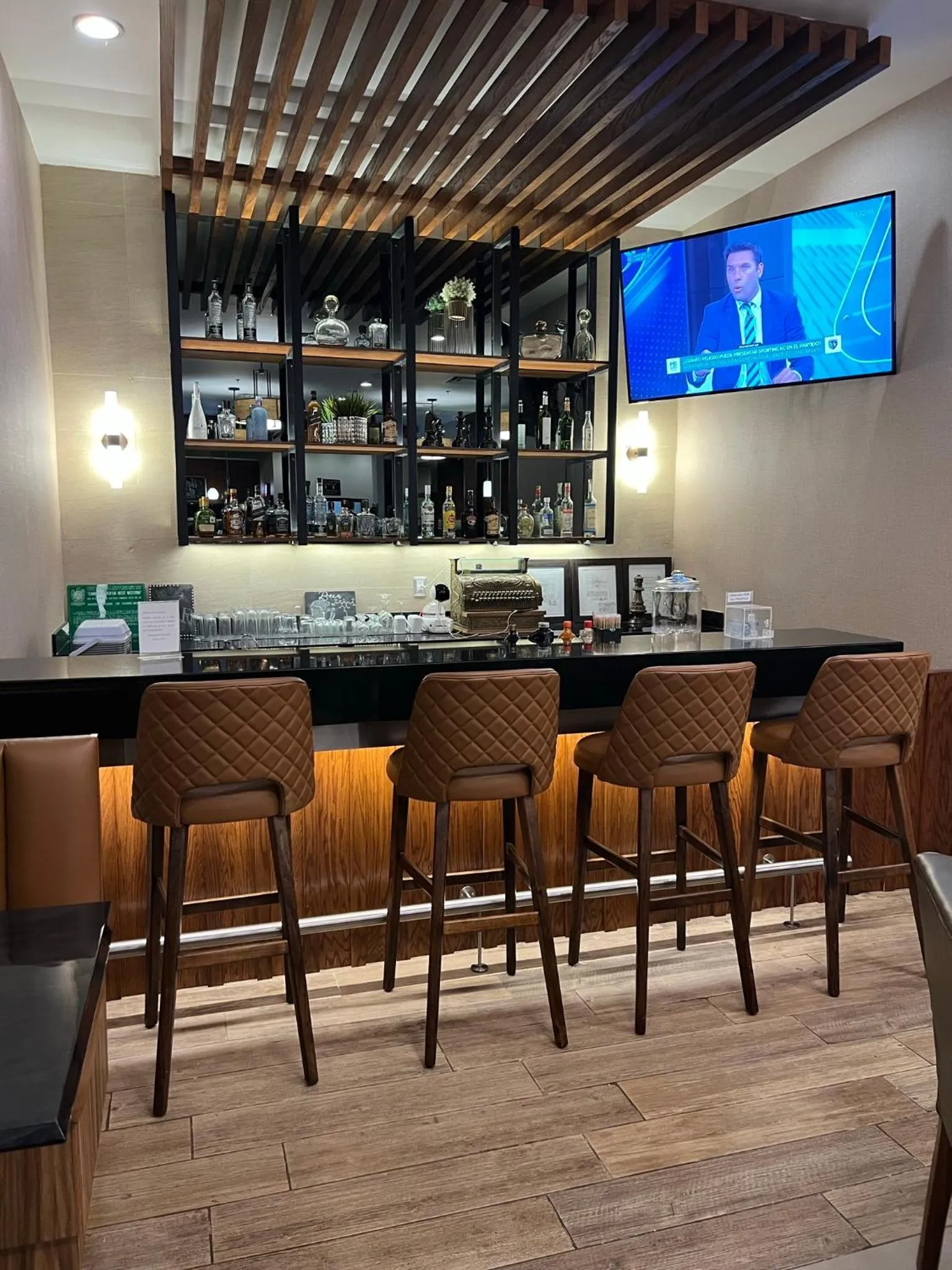 Lounge or bar in Best Western Plus Chihuahua Juventud