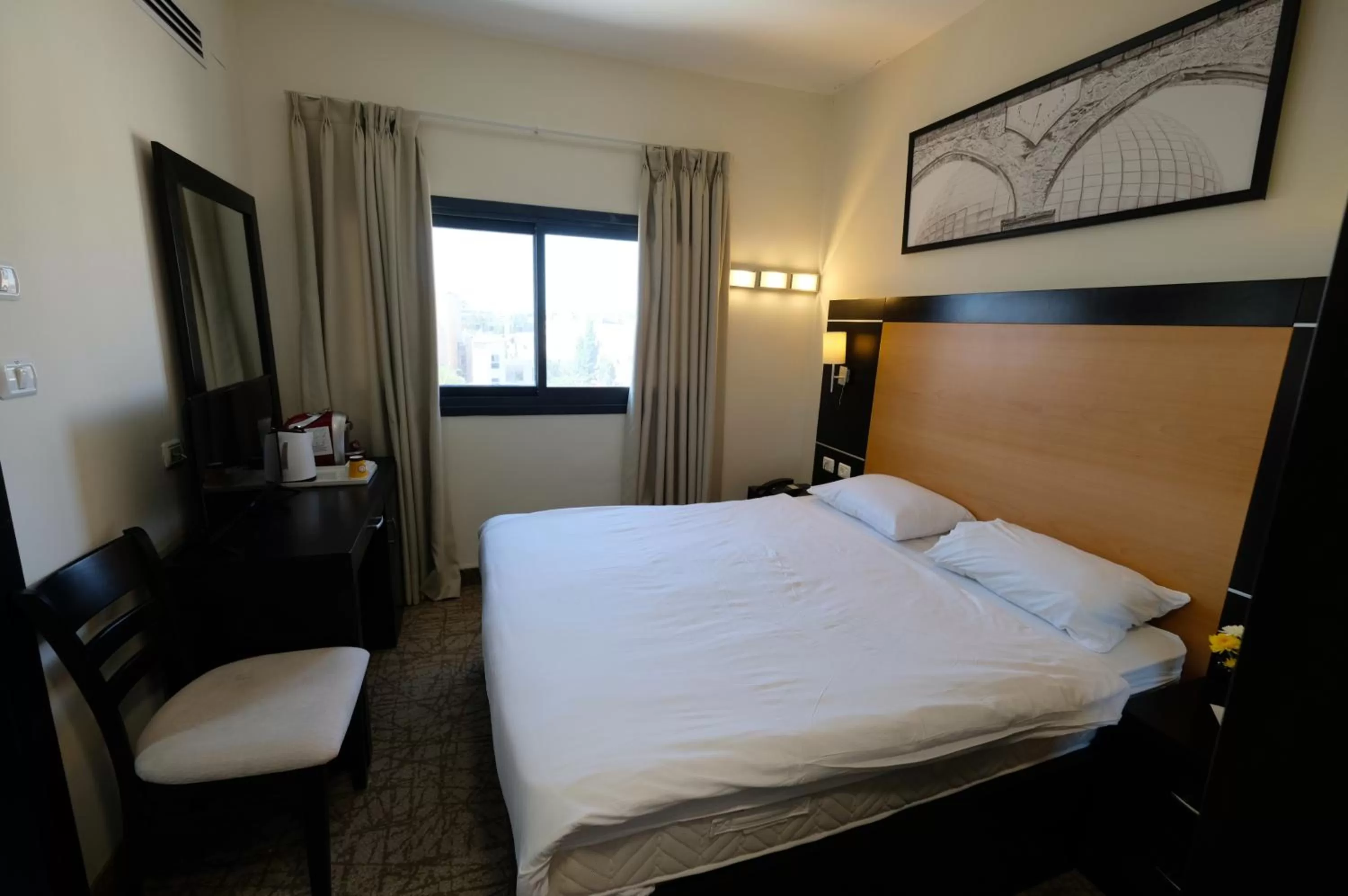Bedroom, Bed in New Capitol Hotel - Jerusalem