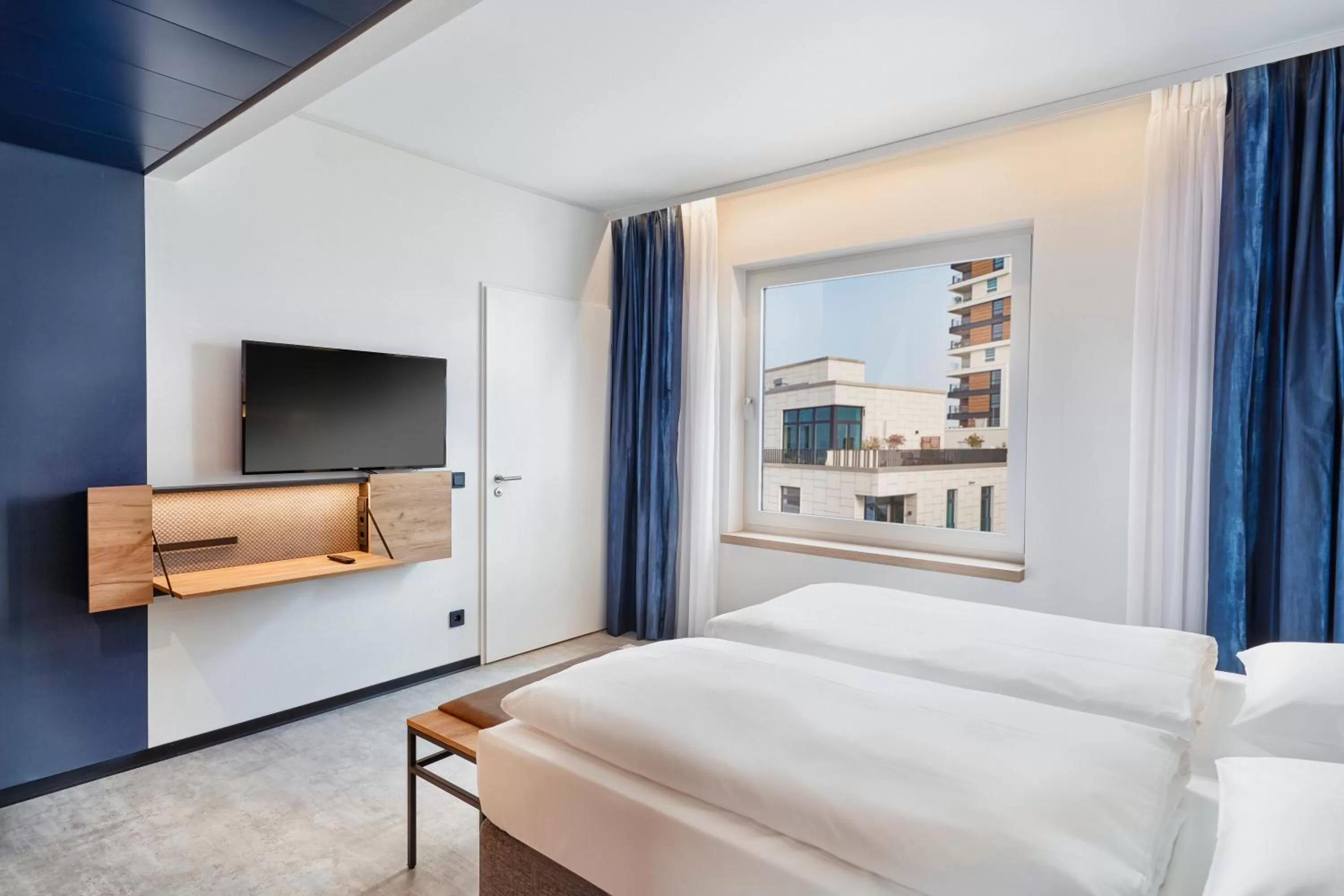 Photo of the whole room, Bed in H2 Hotel Düsseldorf City