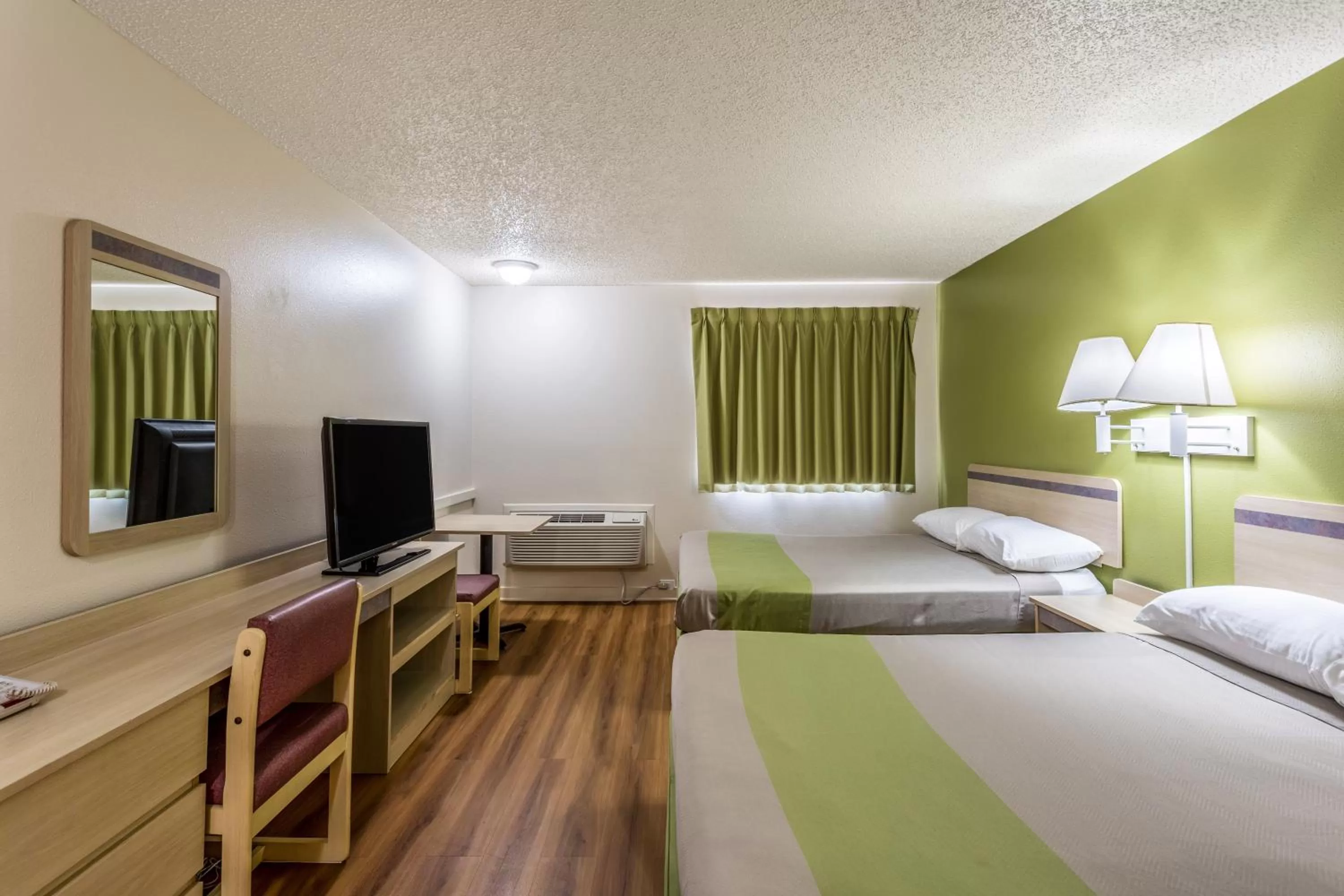 Bedroom, Bed in Motel 6-Great Falls, MT