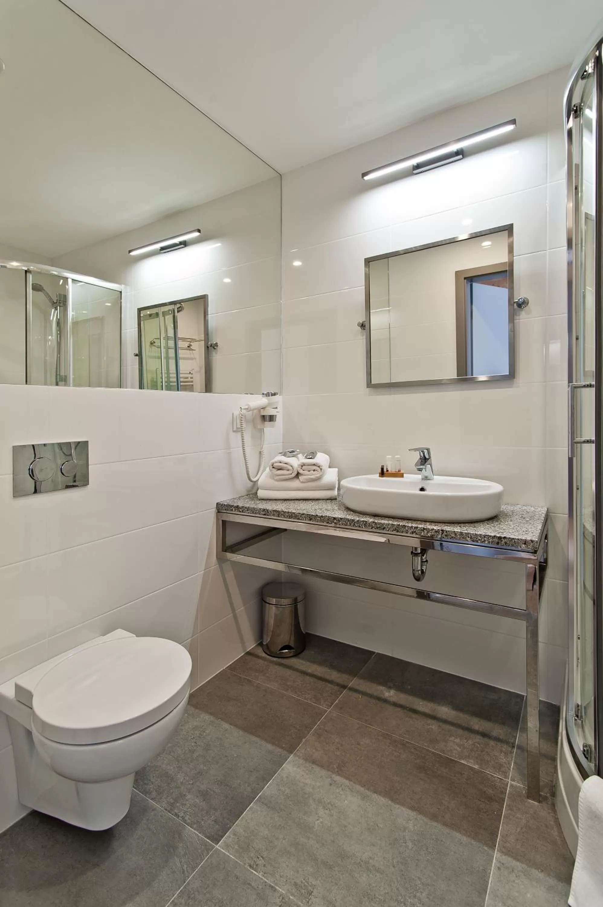 Shower in Hotel Forza