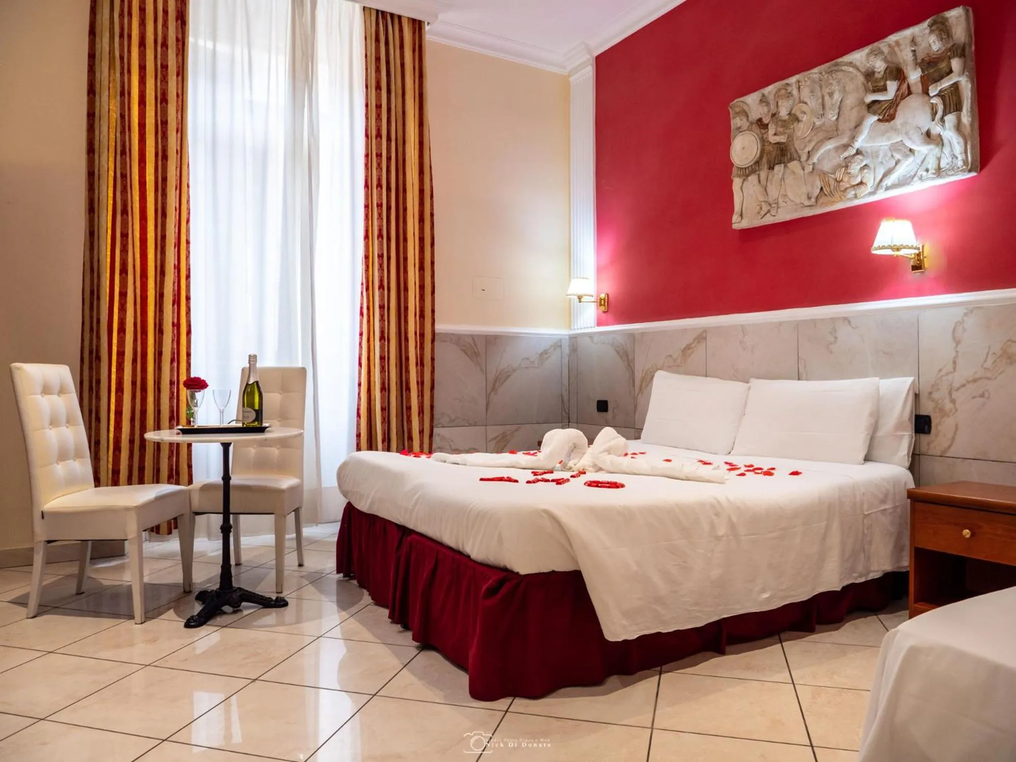 Photo of the whole room, Bed in Hotel Suite Caesar