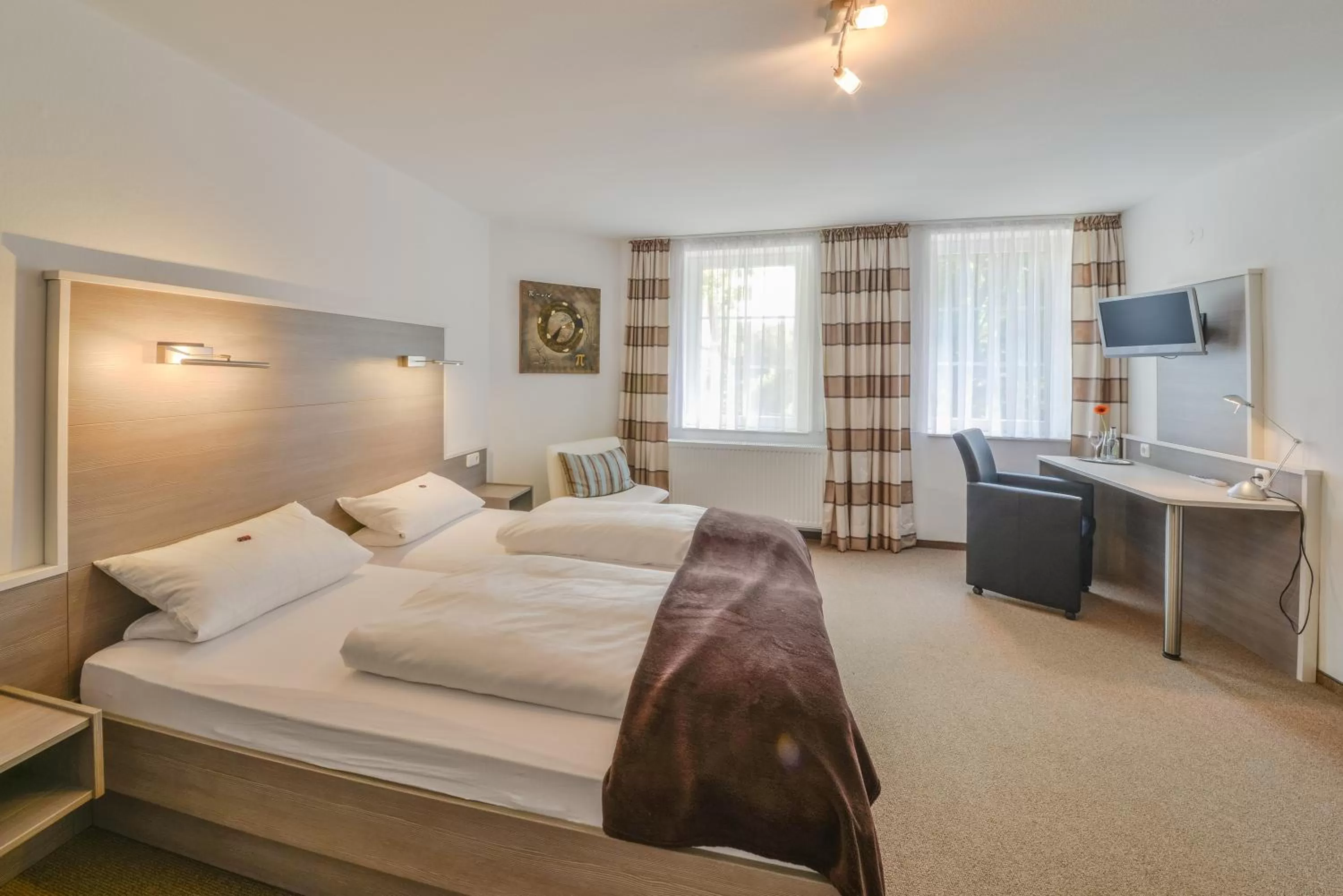 Photo of the whole room, Bed in Bei Meier`s zum weißen Roß