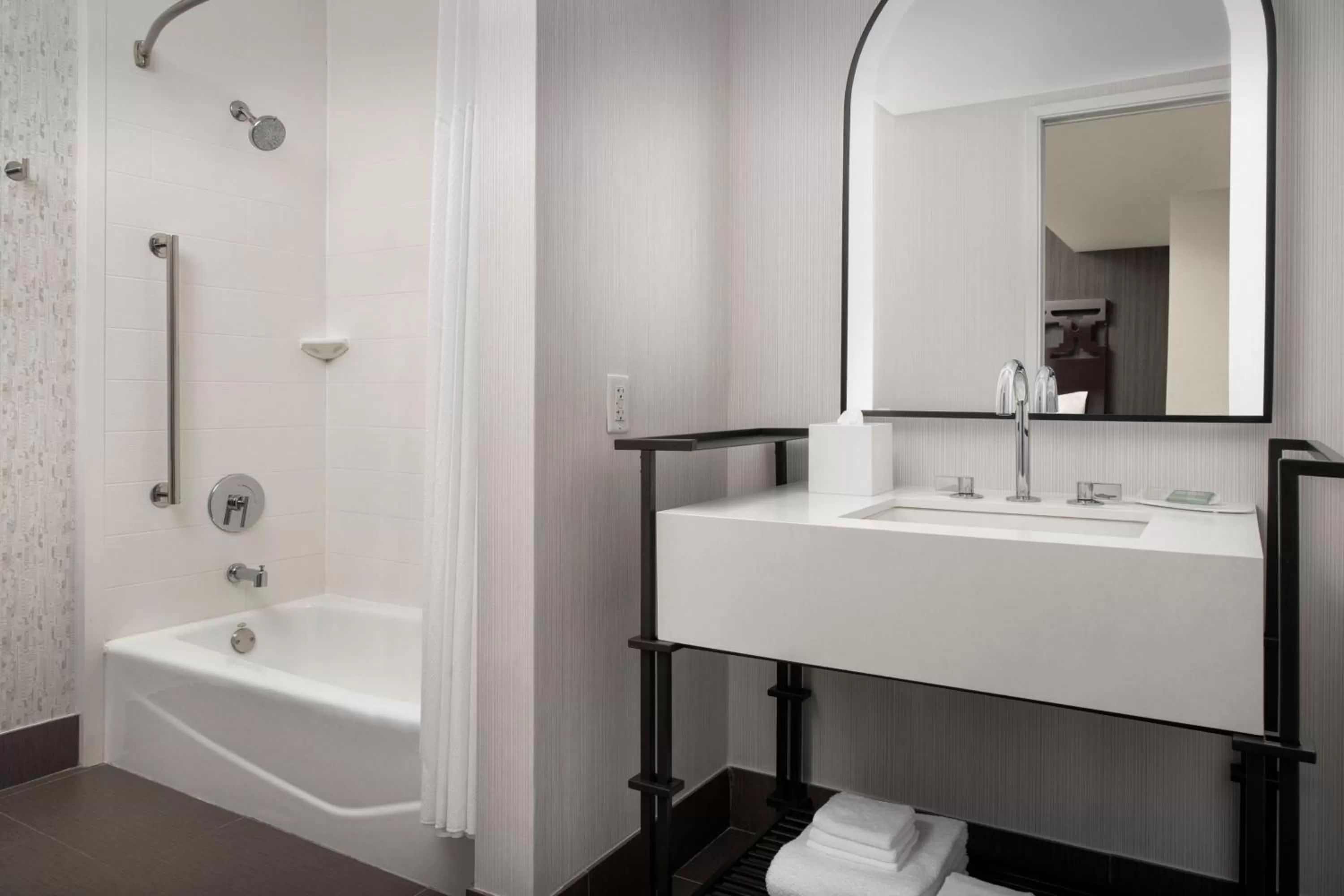 Bathroom in Courtyard by Marriott San Diego Downtown