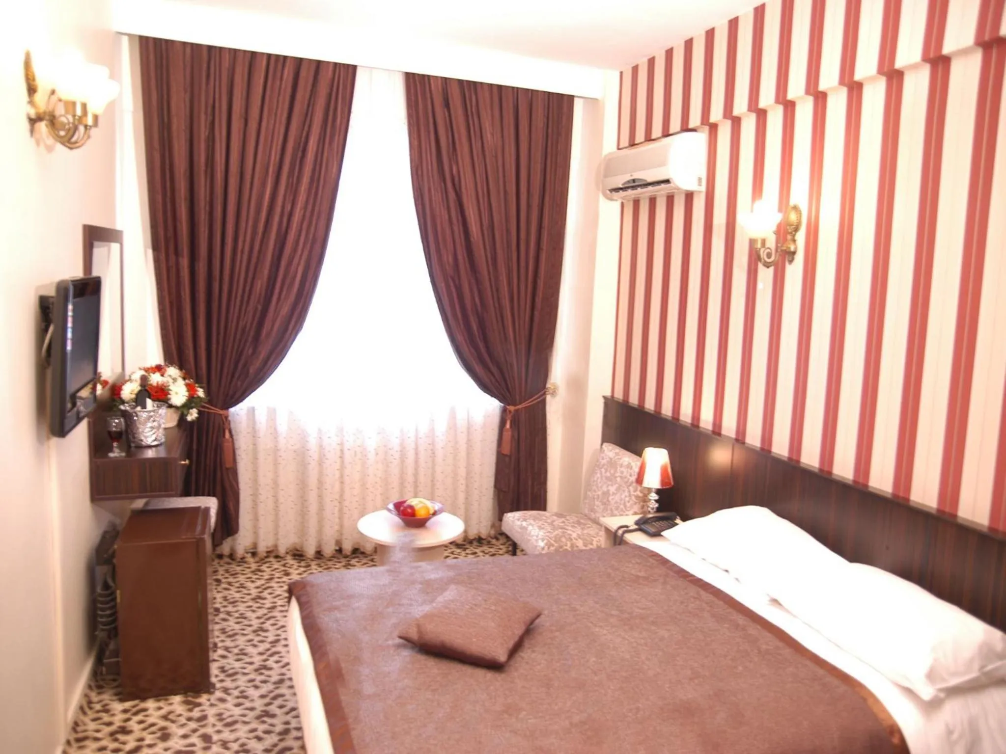 Photo of the whole room, Bed in Maya Hotel