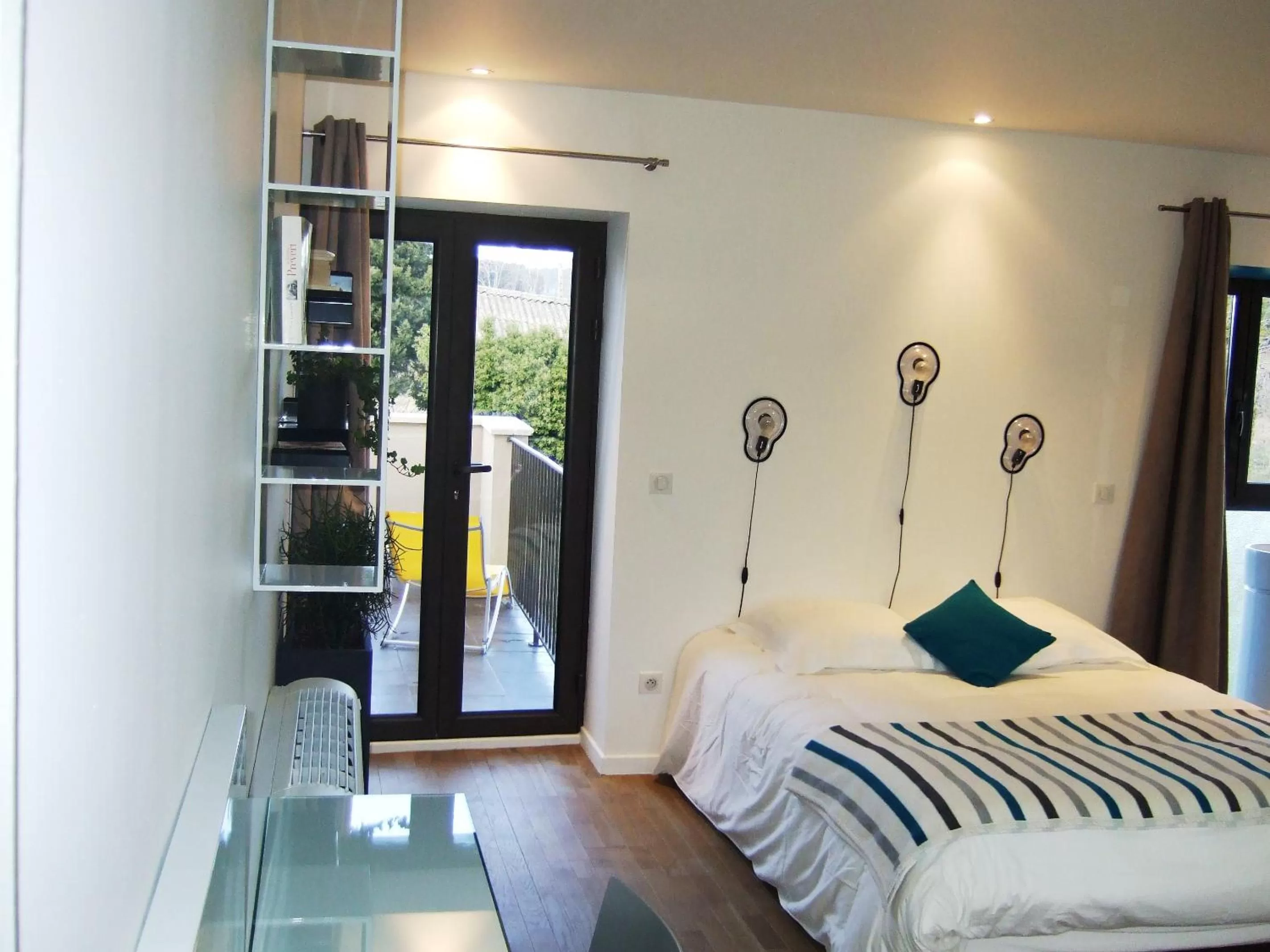 Bedroom, Bed in Le Jour et la Nuit, Maison d'hôtes