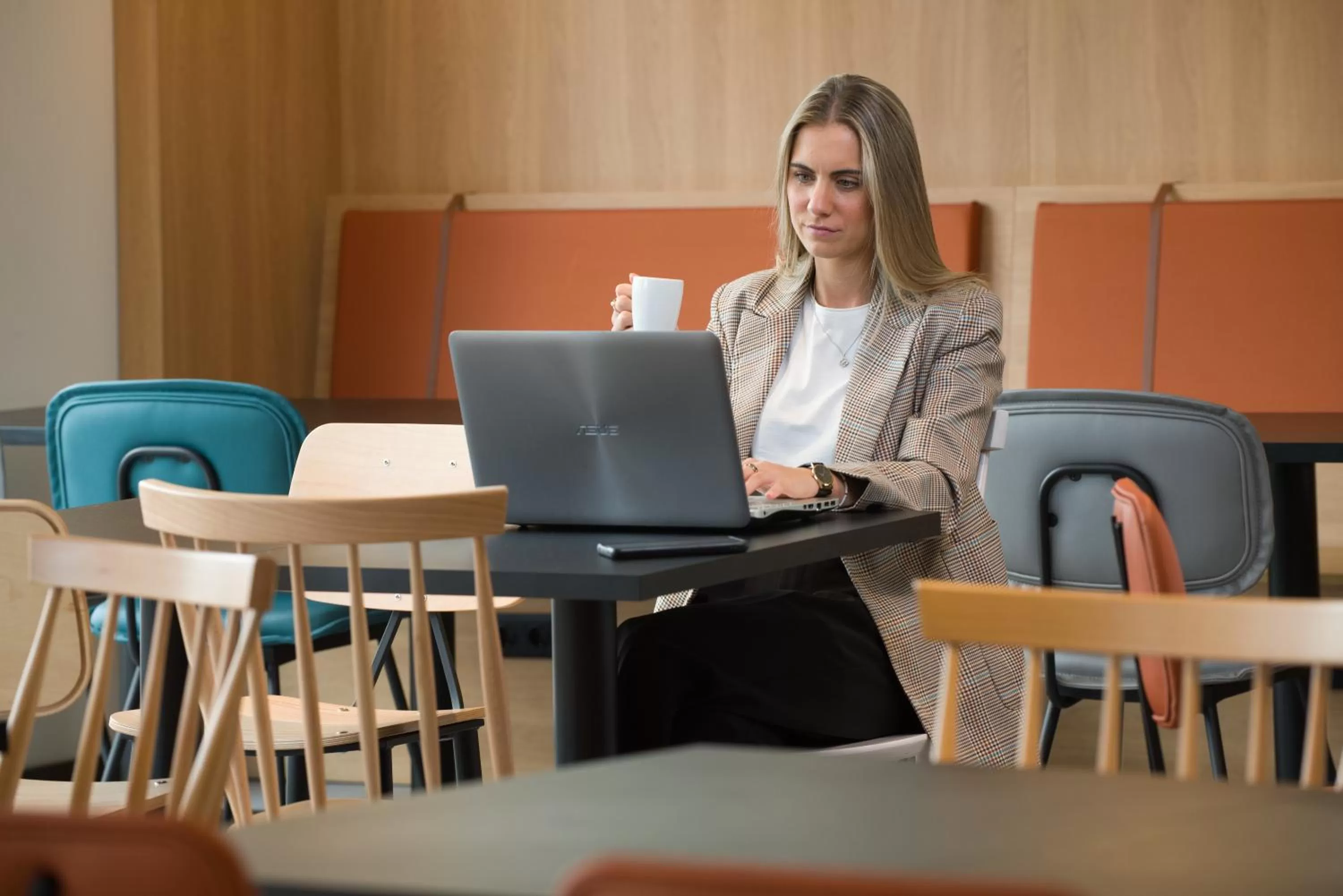 Seating area in Hotel Bed4U Santander