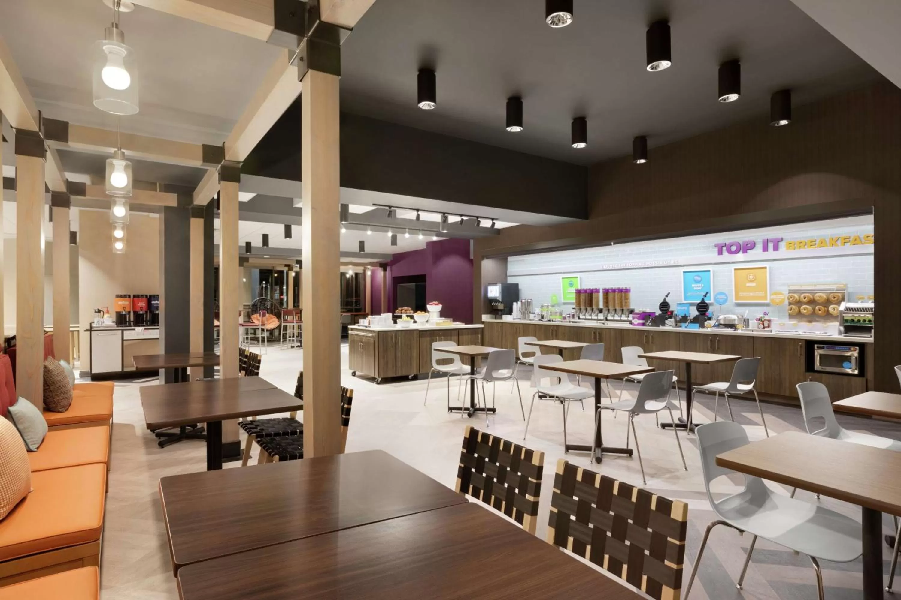 Lobby or reception in Tru by Hilton Albany Crossgates Mall