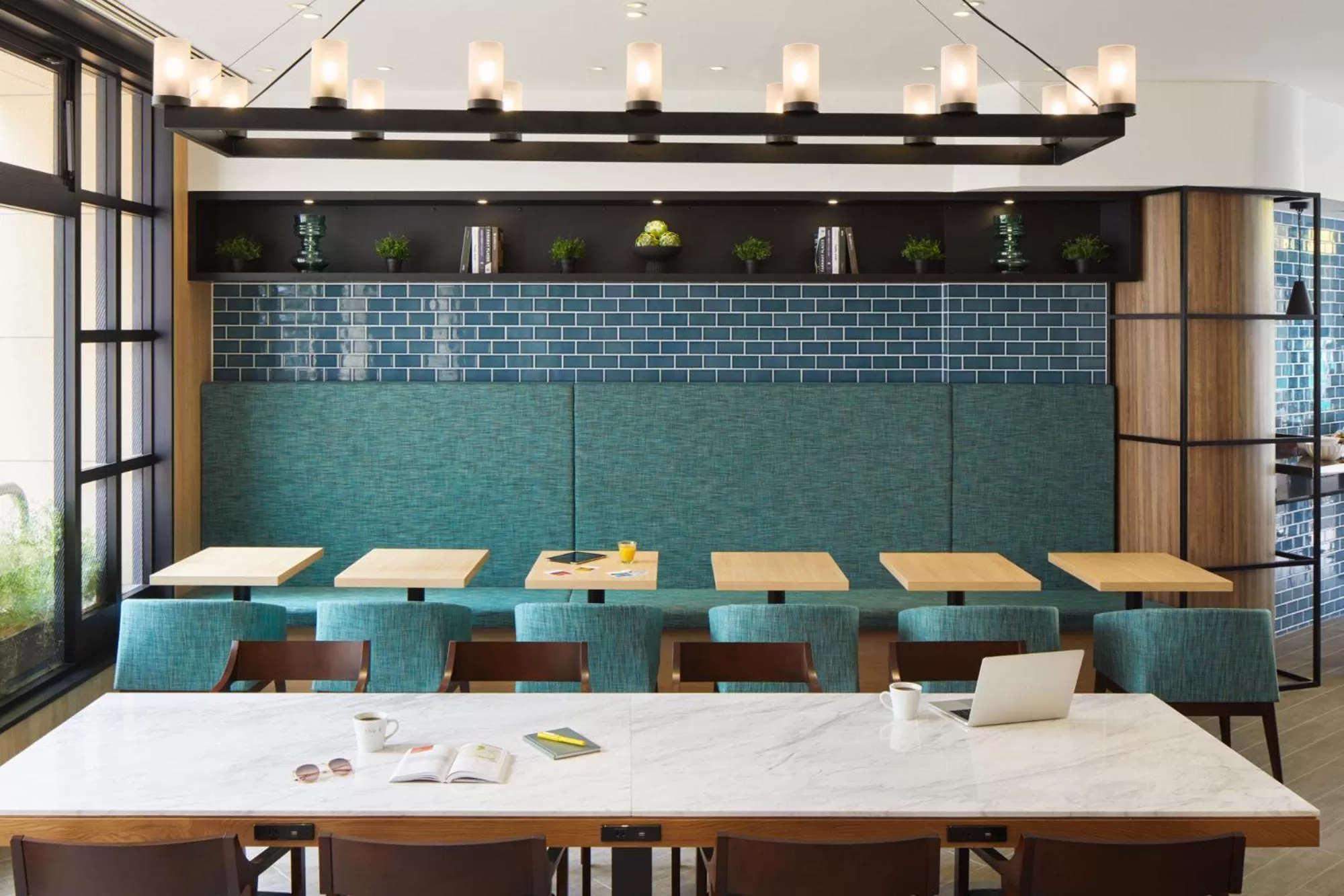 Lounge or bar in the b ochanomizu