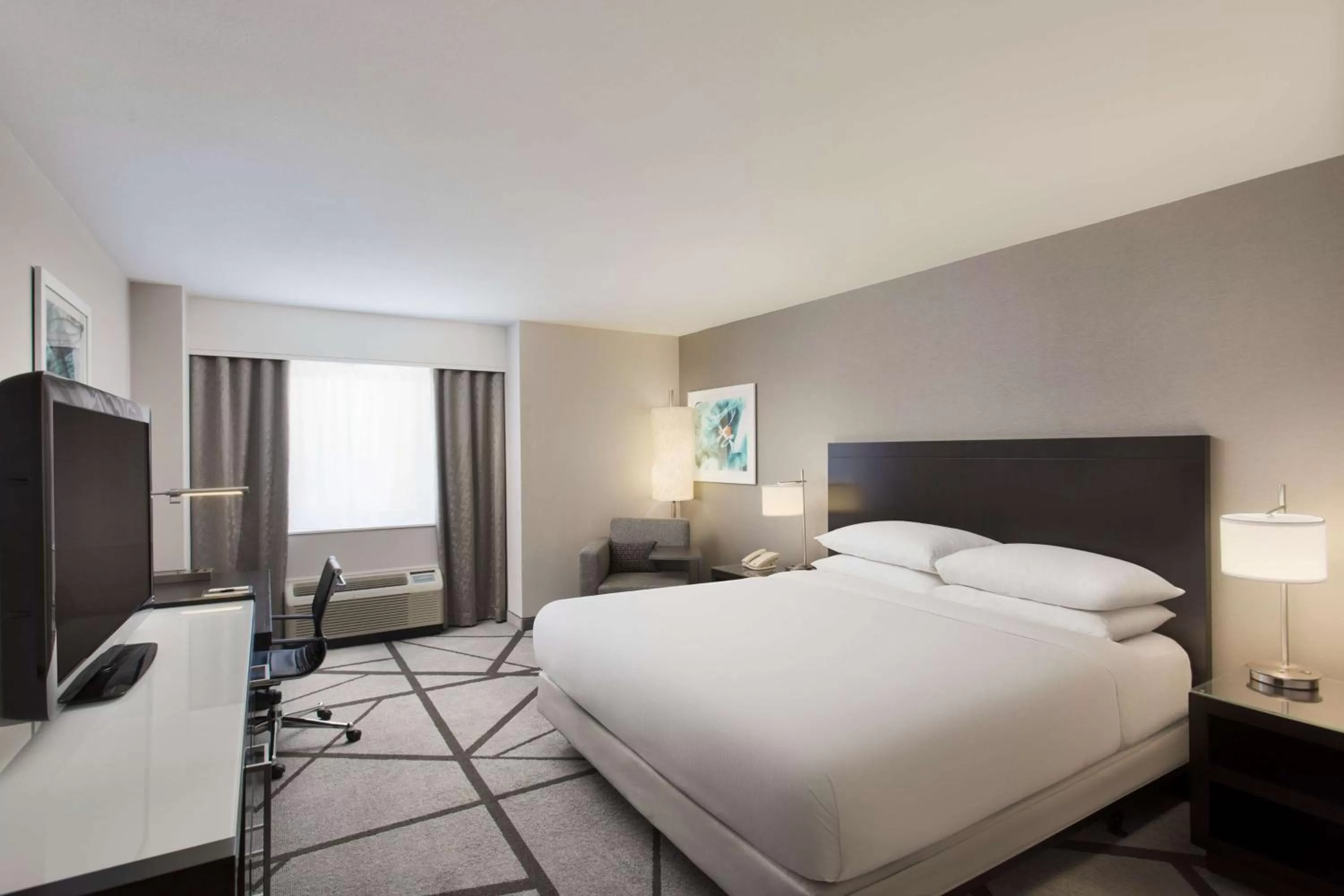 Bed in DoubleTree by Hilton Los Angeles Norwalk