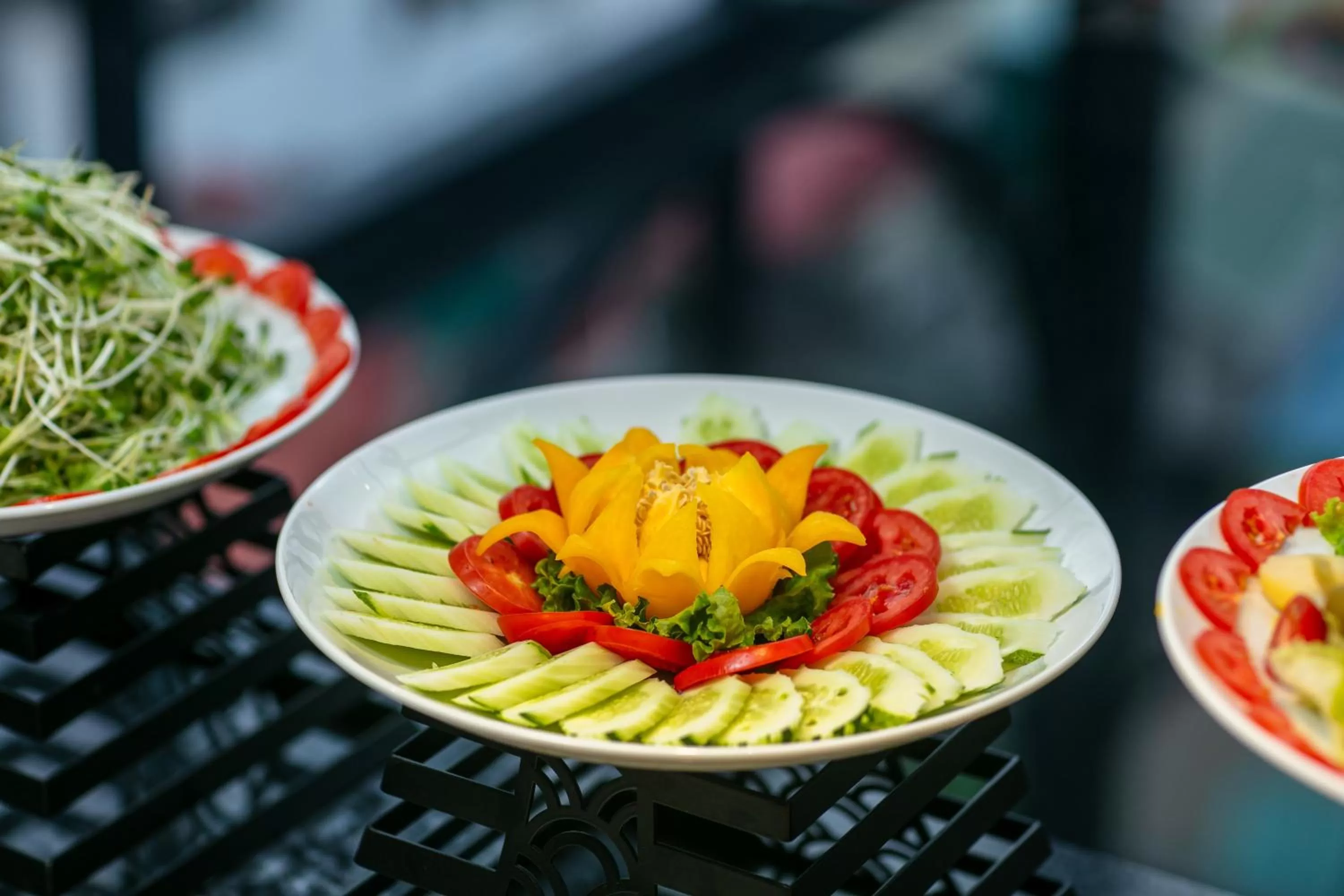 Food and drinks in MAY DE VILLE Lakeside Hotel