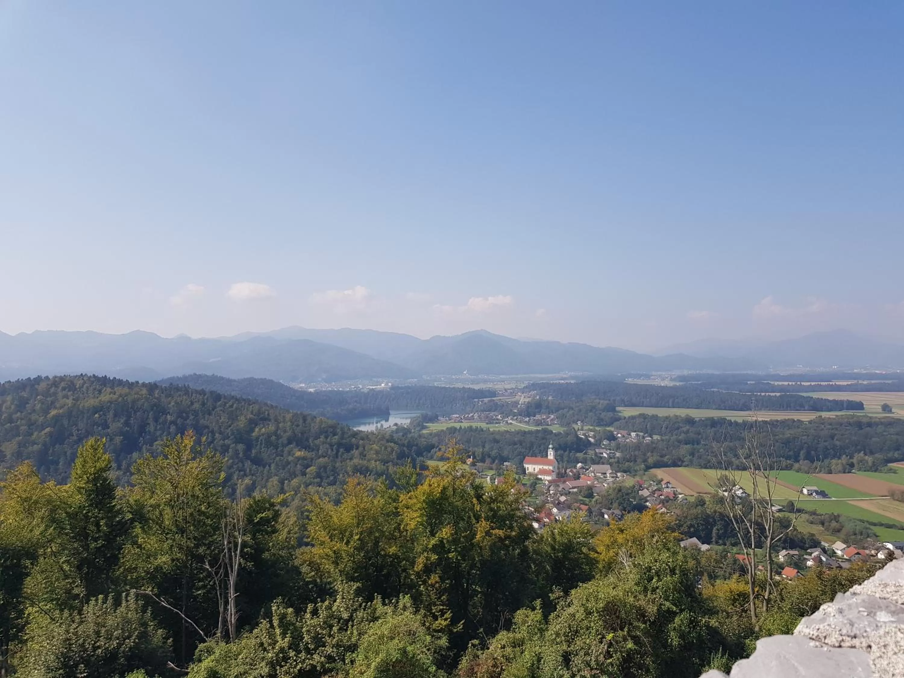 Neighbourhood, Mountain View in Gostisce Jezero