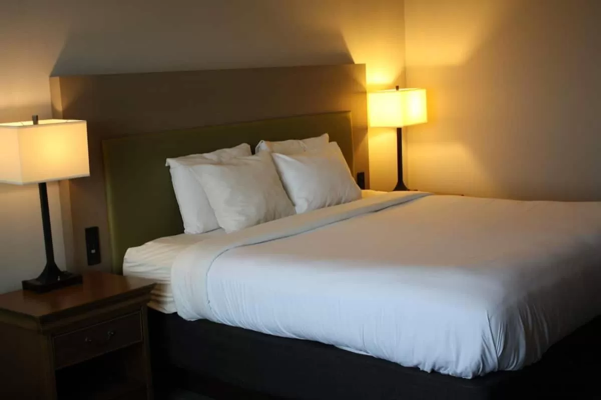 One-Bedroom Queen Suite with Sofa Bed in Country Inn & Suites by Radisson, Salina, KS