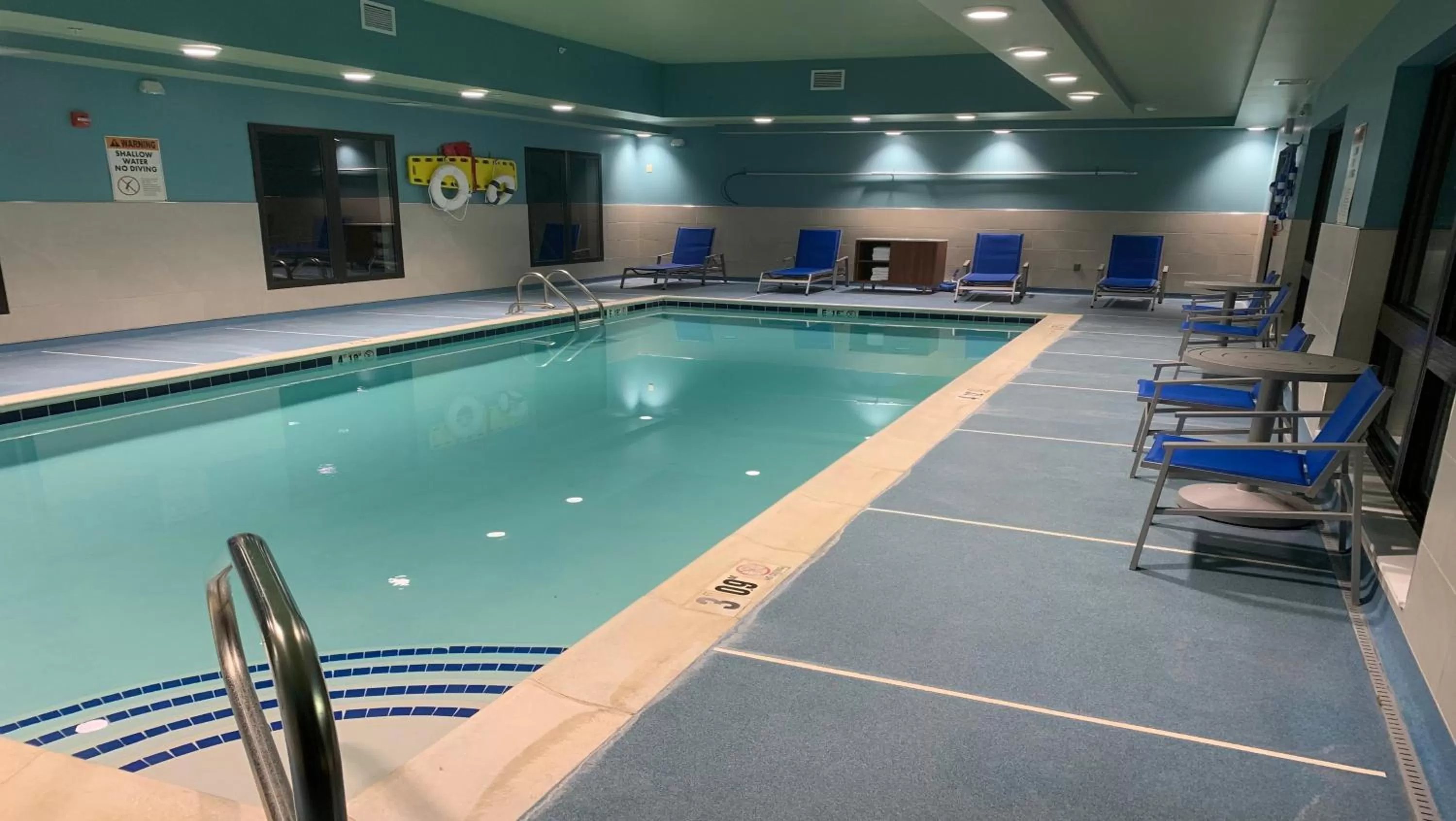 Swimming pool in Holiday Inn Express & Suites - Middletown by IHG